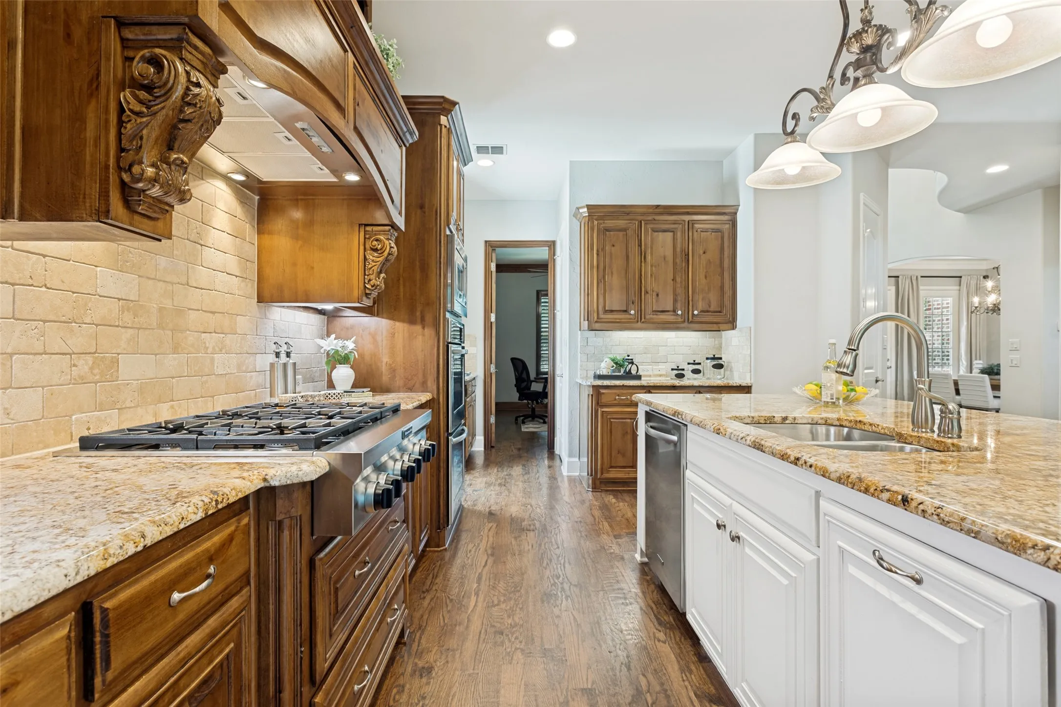 Single Family Residence For Sale in Collin County , 1312 Thornwood Drive, Murphy, Texas 75094, 5 Bedroom, 5 Bathroom, 3 Garage spaces, 4,768 Sqft, built in 2010, mls#21320256, Real Estate Agent in Murphy, Homes For Sale in Collin county, Homes For Sale in Murphy, Realtor in Murphy Texas, Real Estate Brokerage Independent Realty Texas, Luminita Cordes Realtor