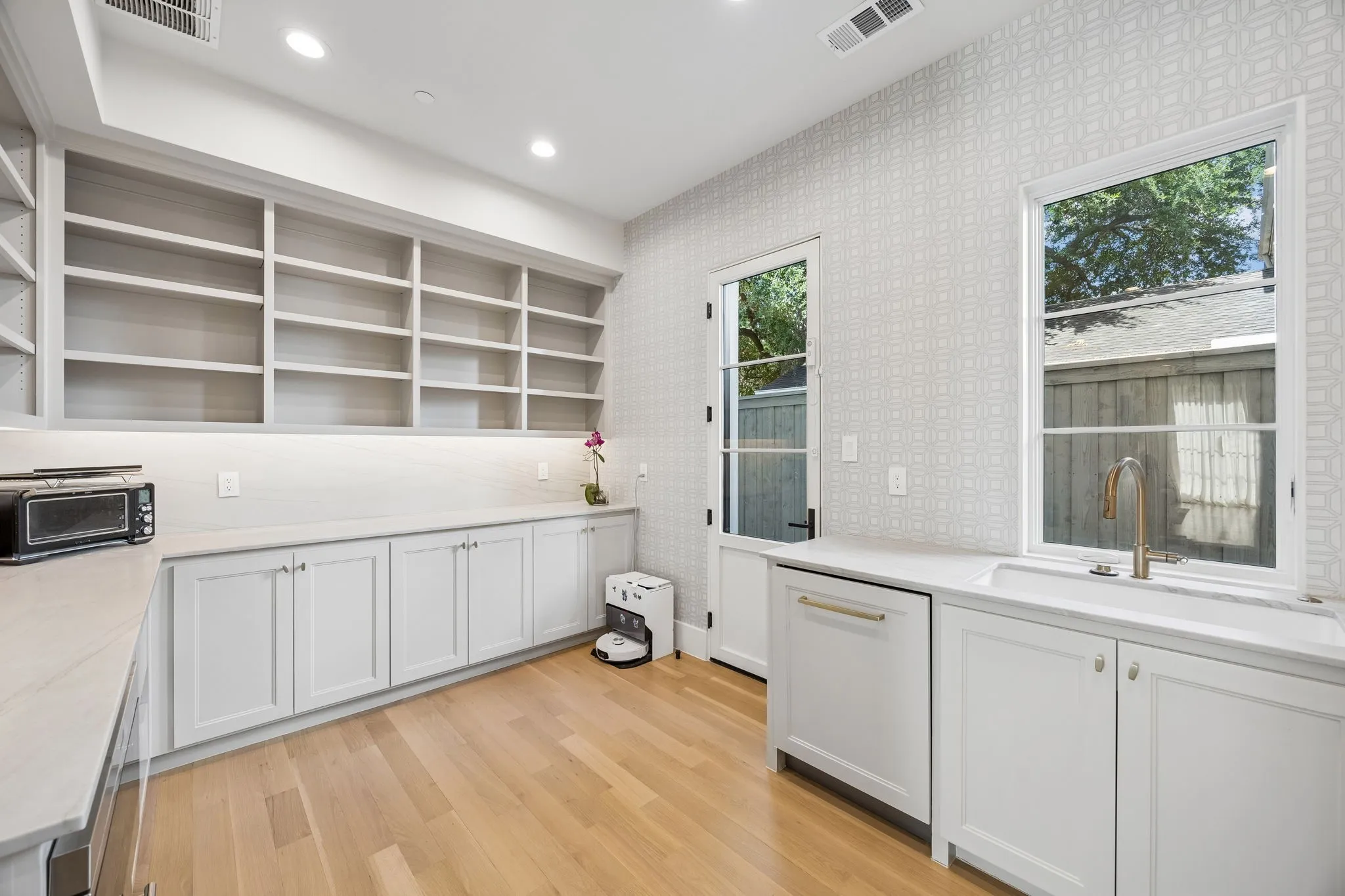 Single Family Residence For Rent in Dallas County , 4529 Bordeaux Avenue, Highland Park, Texas 75205, 6 Bedroom, 8 Bathroom, 2 Garage spaces, 6,094 Sqft, built in 2023, Price $35,000, mls#21333262, Real Estate Agent in Highland Park, Homes For Rent in Dallas county, Homes For Rent in Highland Park, Realtor in Highland Park Texas, Real Estate Brokerage Independent Realty Texas, Luminita Cordes Realtor