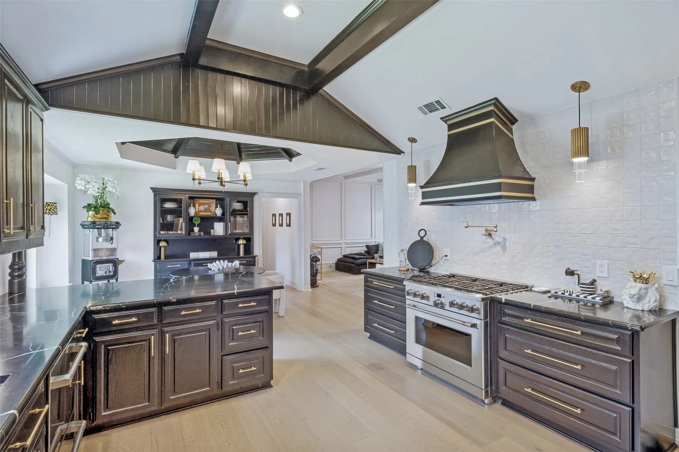 Single Family Residence For Sale in Collin County , 4808 Sea Pines Drive, Dallas, Texas 75287, 4 Bedroom, 3 Bathroom, 3 Garage spaces, 3,550 Sqft, built in 1984, mls#21332953, Real Estate Agent in Dallas, Homes For Sale in Collin county, Homes For Sale in Dallas, Realtor in Dallas Texas, Real Estate Brokerage Independent Realty Texas, Luminita Cordes Realtor