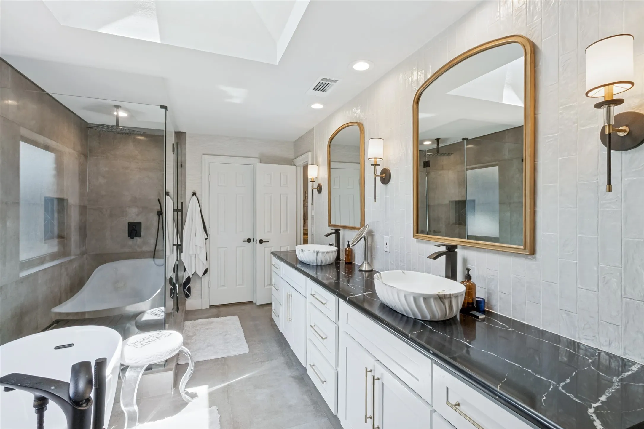 Single Family Residence For Sale in Collin County , 4808 Sea Pines Drive, Dallas, Texas 75287, 4 Bedroom, 3 Bathroom, 3 Garage spaces, 3,550 Sqft, built in 1984, mls#21332953, Real Estate Agent in Dallas, Homes For Sale in Collin county, Homes For Sale in Dallas, Realtor in Dallas Texas, Real Estate Brokerage Independent Realty Texas, Luminita Cordes Realtor
