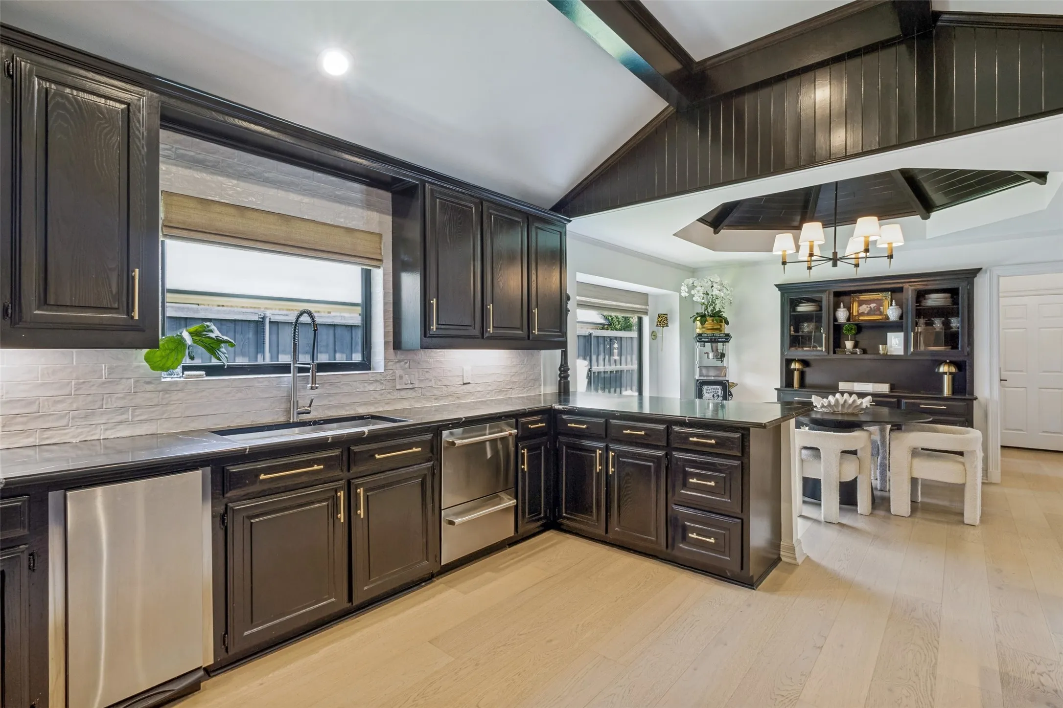Single Family Residence For Sale in Collin County , 4808 Sea Pines Drive, Dallas, Texas 75287, 4 Bedroom, 3 Bathroom, 3 Garage spaces, 3,550 Sqft, built in 1984, mls#21332953, Real Estate Agent in Dallas, Homes For Sale in Collin county, Homes For Sale in Dallas, Realtor in Dallas Texas, Real Estate Brokerage Independent Realty Texas, Luminita Cordes Realtor