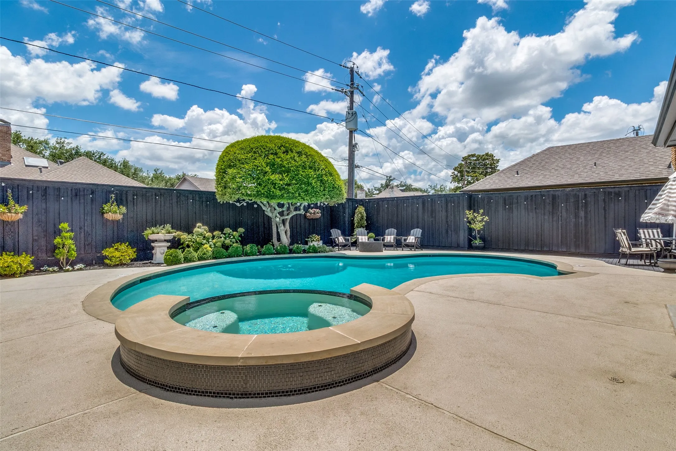 Single Family Residence For Sale in Collin County , 4808 Sea Pines Drive, Dallas, Texas 75287, 4 Bedroom, 3 Bathroom, 3 Garage spaces, 3,550 Sqft, built in 1984, mls#21332953, Real Estate Agent in Dallas, Homes For Sale in Collin county, Homes For Sale in Dallas, Realtor in Dallas Texas, Real Estate Brokerage Independent Realty Texas, Luminita Cordes Realtor