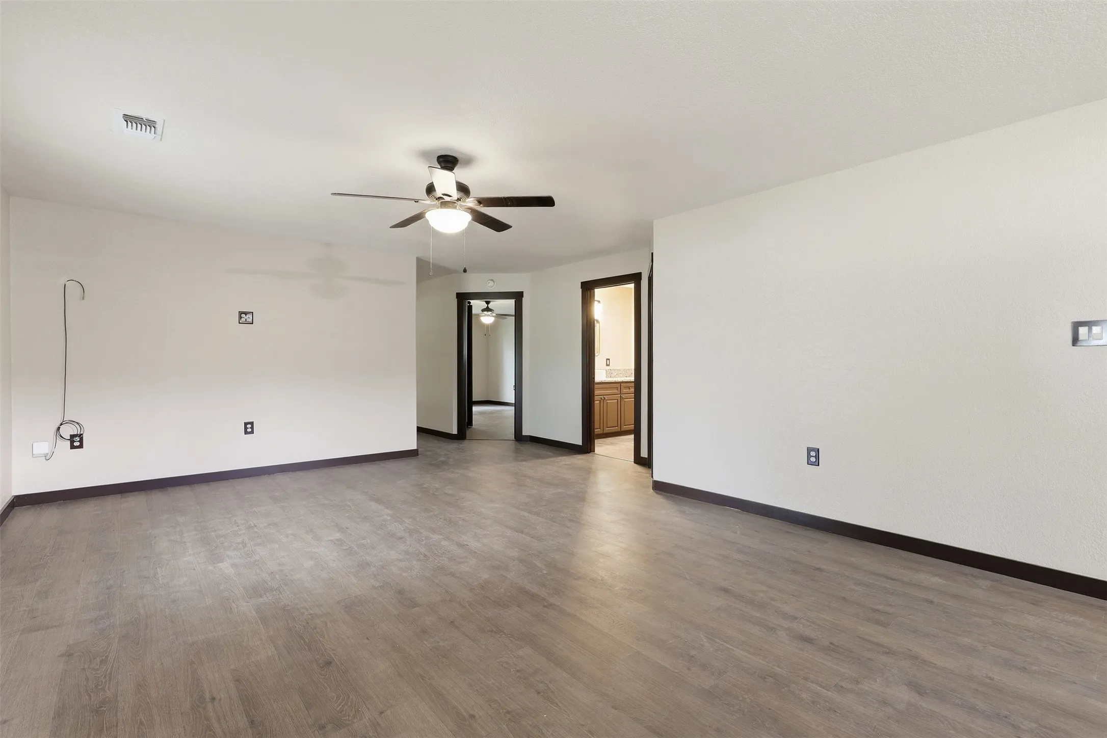 Single Family Residence For Sale in Hamilton County , 5377 Fm 219 W, Carlton, Texas 76436, 3 Bedroom, 2 Bathroom, Garage spaces, 2,675 Sqft, built in 2007, mls#21333069, Real Estate Agent in Carlton, Homes For Sale in Hamilton county, Homes For Sale in Carlton, Realtor in Carlton Texas, Real Estate Brokerage Independent Realty Texas, Luminita Cordes Realtor