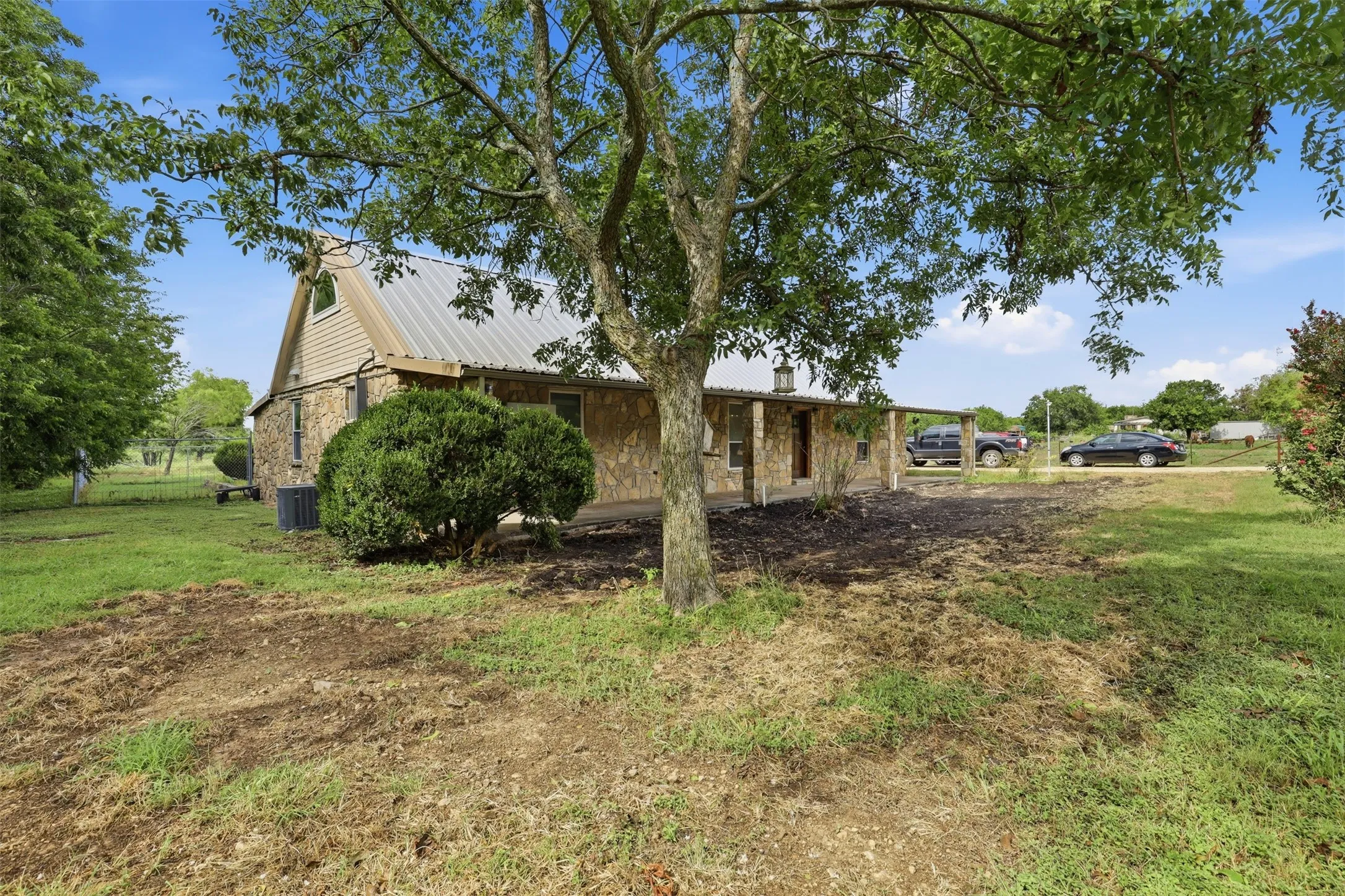 Single Family Residence For Sale in Hamilton County , 5377 Fm 219 W, Carlton, Texas 76436, 3 Bedroom, 2 Bathroom, Garage spaces, 2,675 Sqft, built in 2007, mls#21333069, Real Estate Agent in Carlton, Homes For Sale in Hamilton county, Homes For Sale in Carlton, Realtor in Carlton Texas, Real Estate Brokerage Independent Realty Texas, Luminita Cordes Realtor
