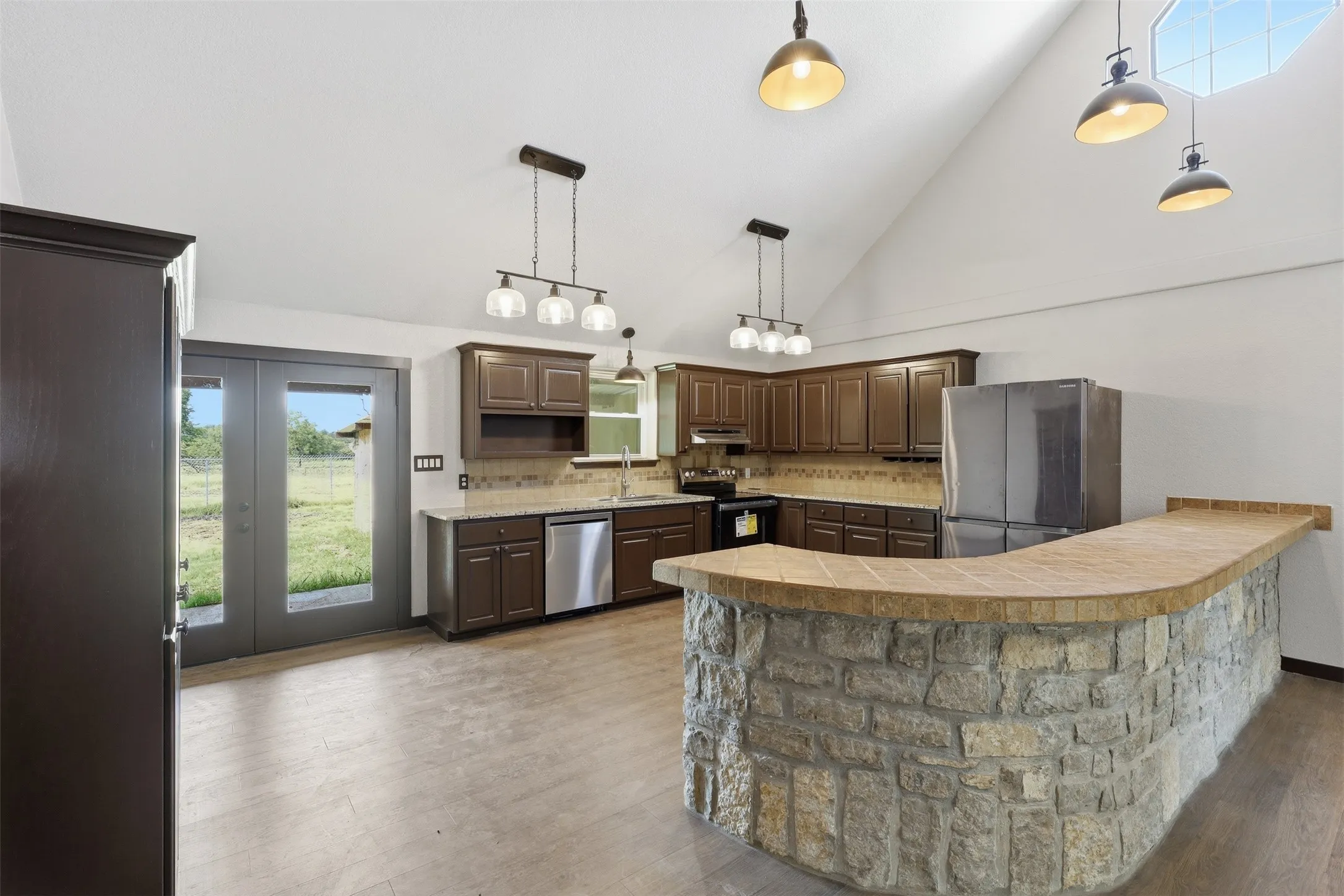 Single Family Residence For Sale in Hamilton County , 5377 Fm 219 W, Carlton, Texas 76436, 3 Bedroom, 2 Bathroom, Garage spaces, 2,675 Sqft, built in 2007, mls#21333069, Real Estate Agent in Carlton, Homes For Sale in Hamilton county, Homes For Sale in Carlton, Realtor in Carlton Texas, Real Estate Brokerage Independent Realty Texas, Luminita Cordes Realtor