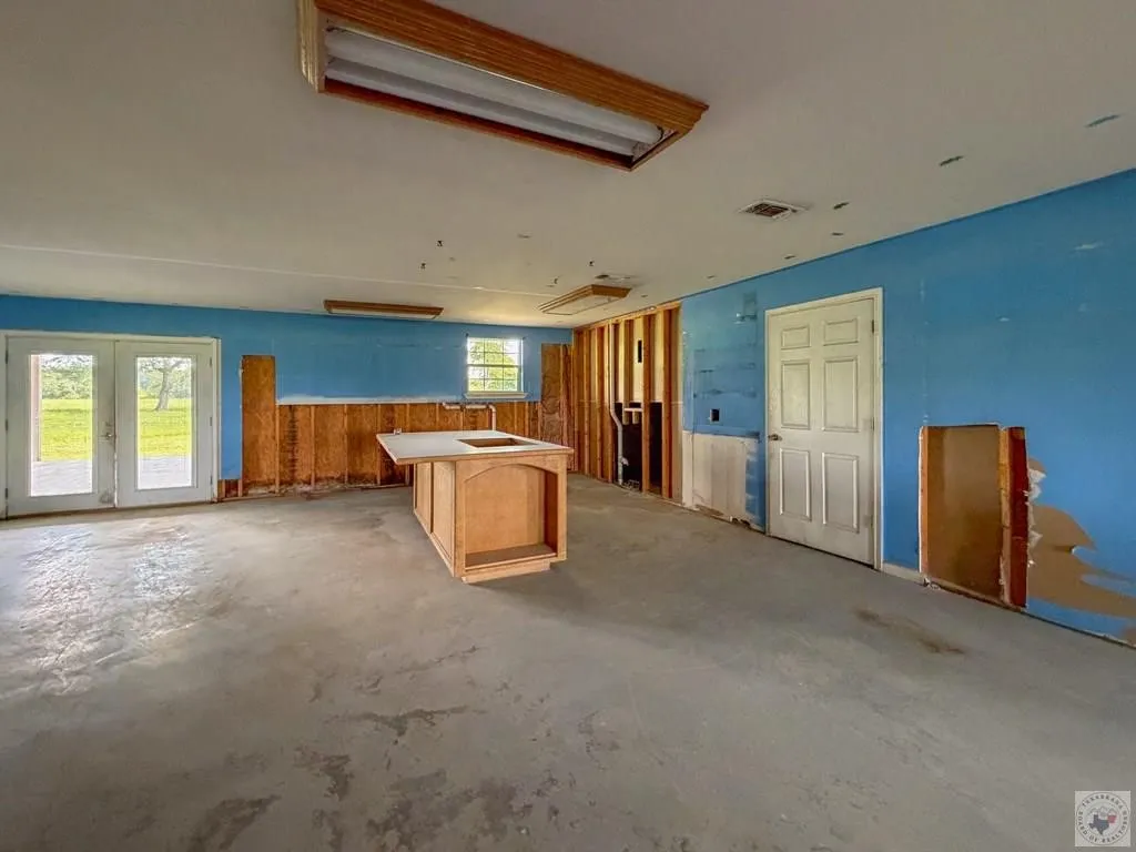 Single Family Residence For Sale in Bowie County , 2950 FM 1840, New Boston, Texas 75570, 3 Bedroom, 2 Bathroom, Garage spaces, 3,015 Sqft, built in 2006, mls#21333297, Real Estate Agent in New Boston, Homes For Sale in Bowie county, Homes For Sale in New Boston, Realtor in New Boston Texas, Real Estate Brokerage Independent Realty Texas, Luminita Cordes Realtor