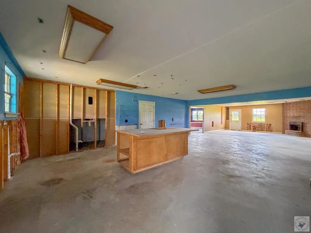 Single Family Residence For Sale in Bowie County , 2950 FM 1840, New Boston, Texas 75570, 3 Bedroom, 2 Bathroom, Garage spaces, 3,015 Sqft, built in 2006, mls#21333297, Real Estate Agent in New Boston, Homes For Sale in Bowie county, Homes For Sale in New Boston, Realtor in New Boston Texas, Real Estate Brokerage Independent Realty Texas, Luminita Cordes Realtor