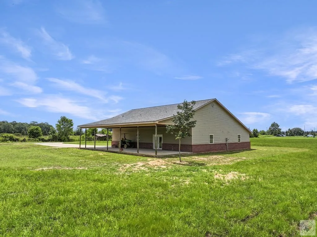 Single Family Residence For Sale in Bowie County , 2950 FM 1840, New Boston, Texas 75570, 3 Bedroom, 2 Bathroom, Garage spaces, 3,015 Sqft, built in 2006, mls#21333297, Real Estate Agent in New Boston, Homes For Sale in Bowie county, Homes For Sale in New Boston, Realtor in New Boston Texas, Real Estate Brokerage Independent Realty Texas, Luminita Cordes Realtor