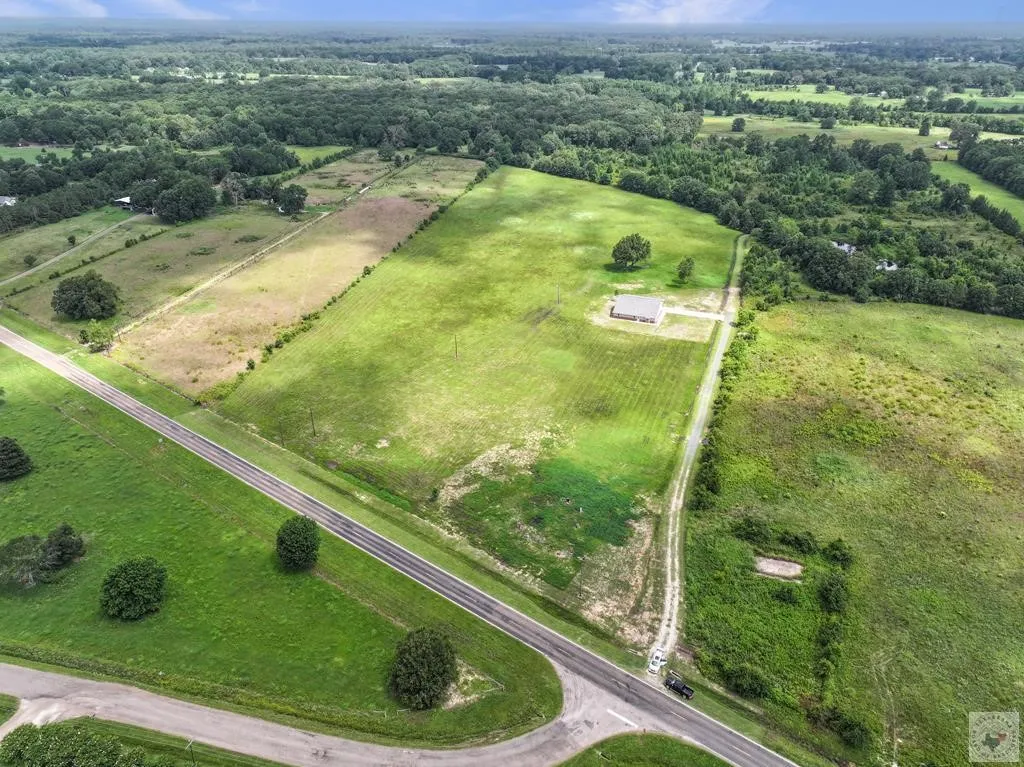 Single Family Residence For Sale in Bowie County , 2950 FM 1840, New Boston, Texas 75570, 3 Bedroom, 2 Bathroom, Garage spaces, 3,015 Sqft, built in 2006, mls#21333297, Real Estate Agent in New Boston, Homes For Sale in Bowie county, Homes For Sale in New Boston, Realtor in New Boston Texas, Real Estate Brokerage Independent Realty Texas, Luminita Cordes Realtor