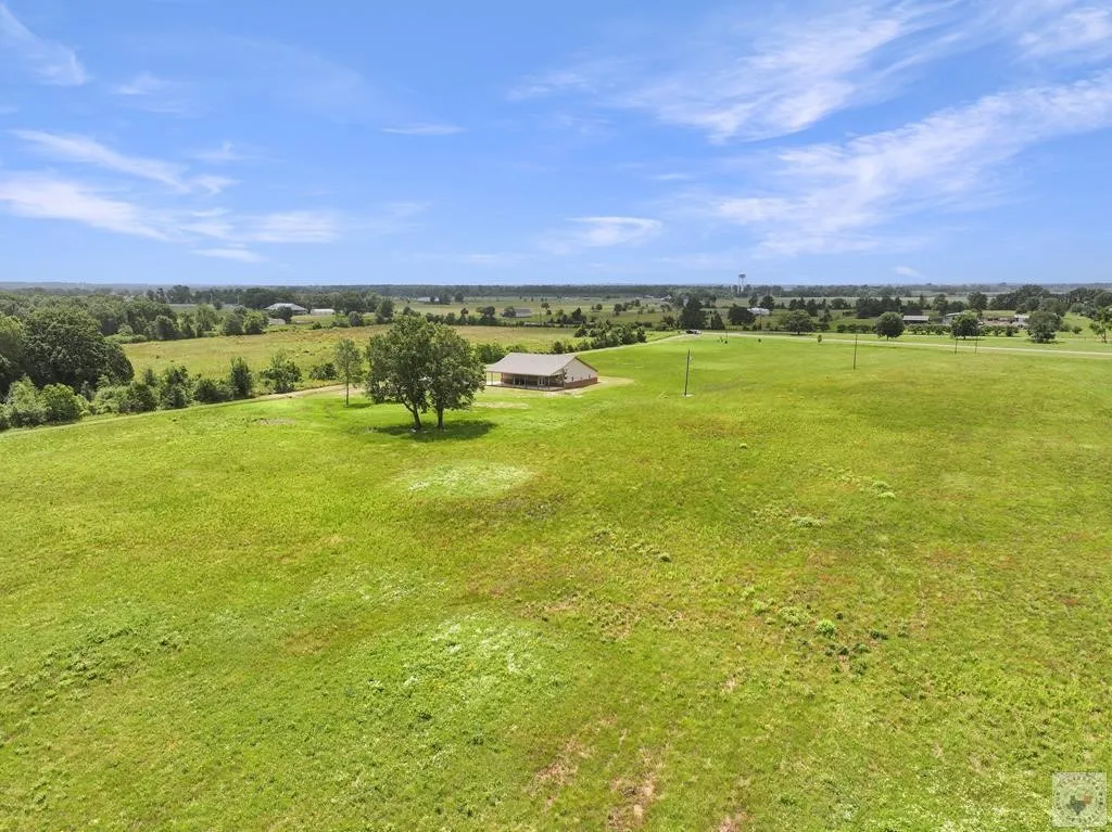 Single Family Residence For Sale in Bowie County , 2950 FM 1840, New Boston, Texas 75570, 3 Bedroom, 2 Bathroom, Garage spaces, 3,015 Sqft, built in 2006, mls#21333297, Real Estate Agent in New Boston, Homes For Sale in Bowie county, Homes For Sale in New Boston, Realtor in New Boston Texas, Real Estate Brokerage Independent Realty Texas, Luminita Cordes Realtor