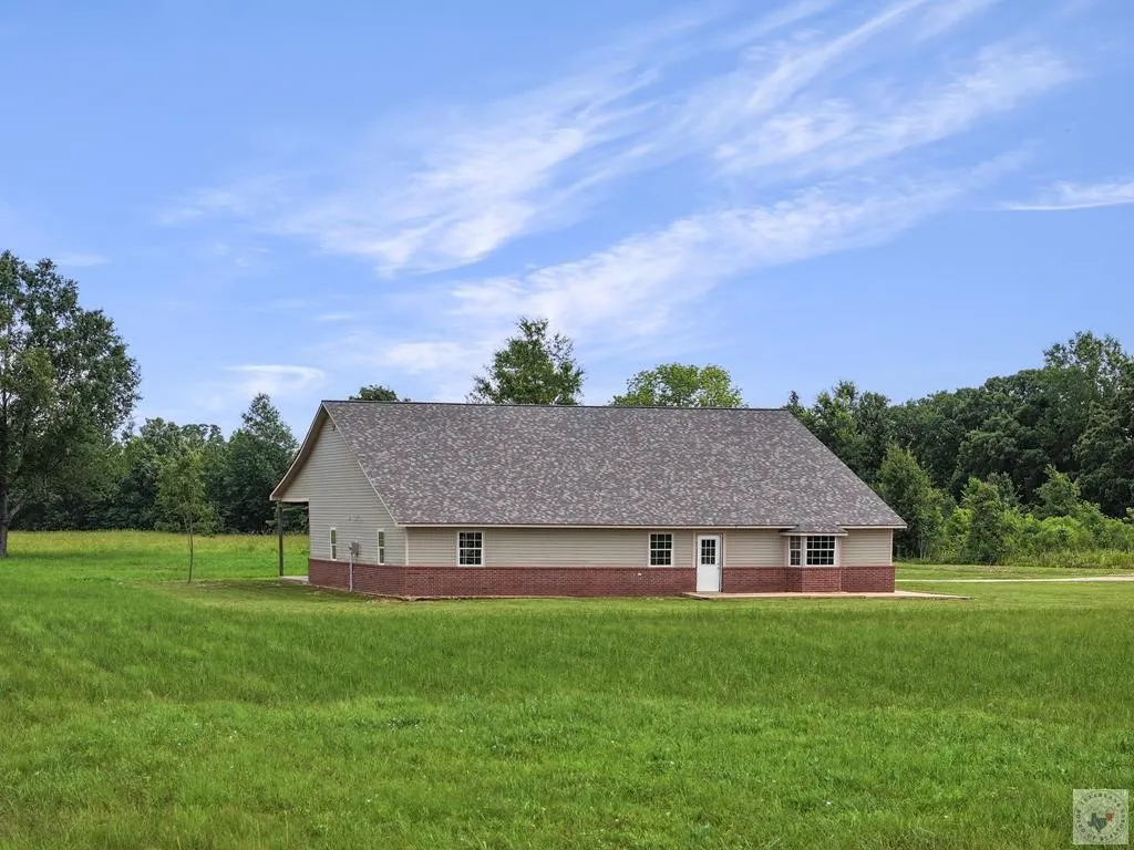 Single Family Residence For Sale in Bowie County , 2950 FM 1840, New Boston, Texas 75570, 3 Bedroom, 2 Bathroom, Garage spaces, 3,015 Sqft, built in 2006, mls#21333297, Real Estate Agent in New Boston, Homes For Sale in Bowie county, Homes For Sale in New Boston, Realtor in New Boston Texas, Real Estate Brokerage Independent Realty Texas, Luminita Cordes Realtor