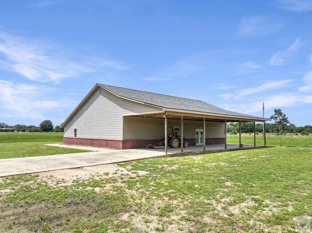 Single Family Residence For Sale in Bowie County , 2950 FM 1840, New Boston, Texas 75570, 3 Bedroom, 2 Bathroom, Garage spaces, 3,015 Sqft, built in 2006, mls#21333297, Real Estate Agent in New Boston, Homes For Sale in Bowie county, Homes For Sale in New Boston, Realtor in New Boston Texas, Real Estate Brokerage Independent Realty Texas, Luminita Cordes Realtor