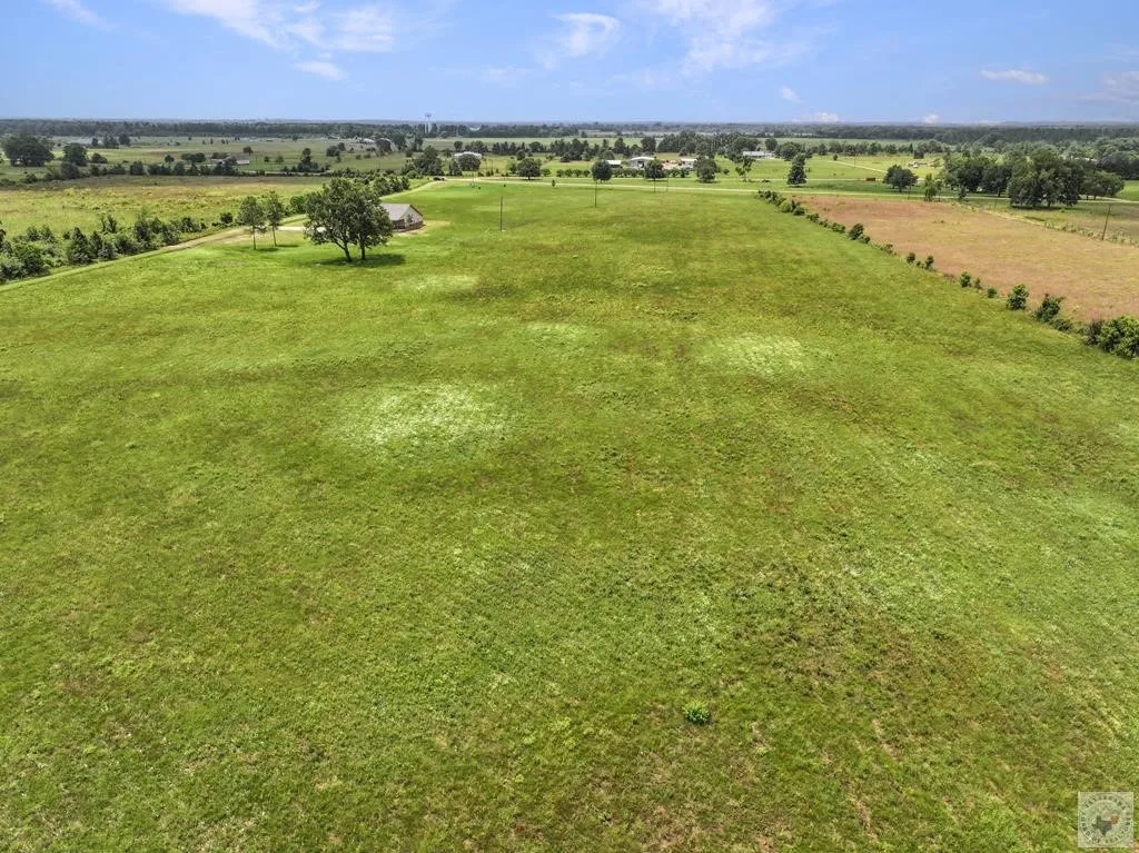 Single Family Residence For Sale in Bowie County , 2950 FM 1840, New Boston, Texas 75570, 3 Bedroom, 2 Bathroom, Garage spaces, 3,015 Sqft, built in 2006, mls#21333297, Real Estate Agent in New Boston, Homes For Sale in Bowie county, Homes For Sale in New Boston, Realtor in New Boston Texas, Real Estate Brokerage Independent Realty Texas, Luminita Cordes Realtor