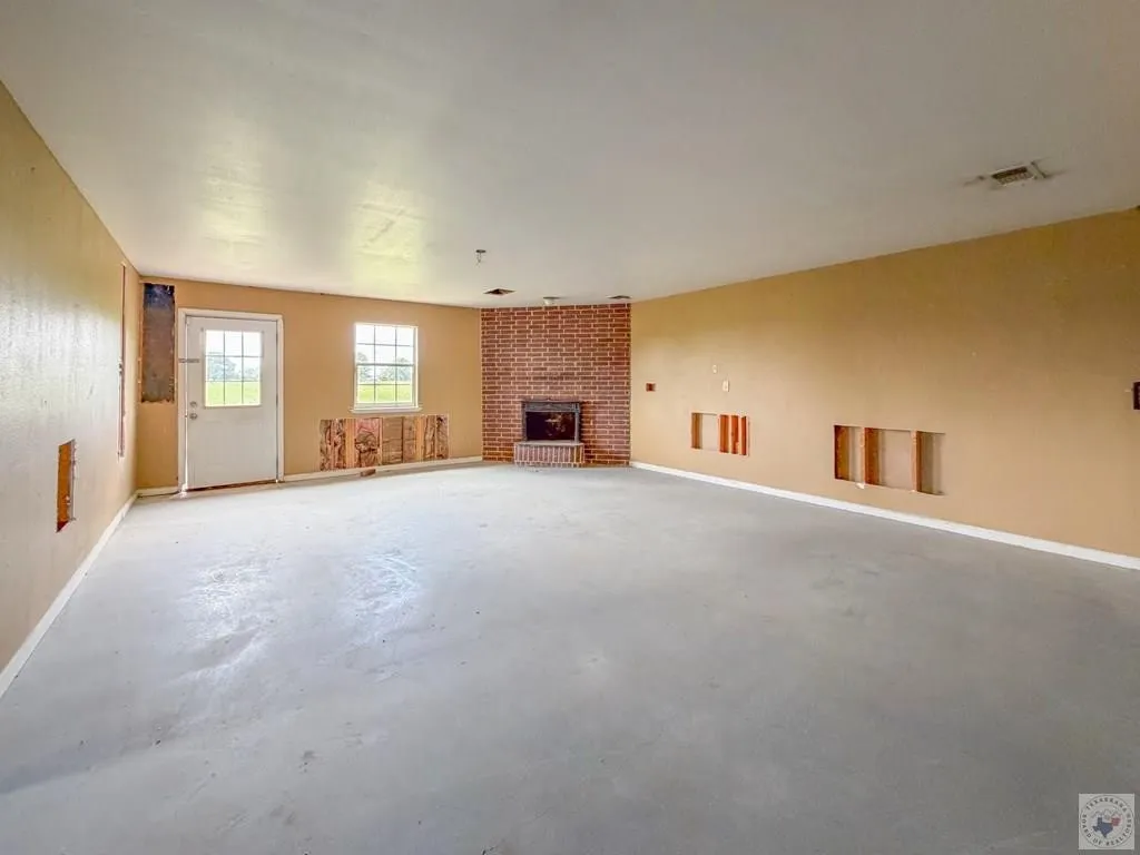 Single Family Residence For Sale in Bowie County , 2950 FM 1840, New Boston, Texas 75570, 3 Bedroom, 2 Bathroom, Garage spaces, 3,015 Sqft, built in 2006, mls#21333297, Real Estate Agent in New Boston, Homes For Sale in Bowie county, Homes For Sale in New Boston, Realtor in New Boston Texas, Real Estate Brokerage Independent Realty Texas, Luminita Cordes Realtor