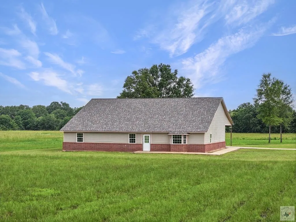 Single Family Residence For Sale in Bowie County , 2950 FM 1840, New Boston, Texas 75570, 3 Bedroom, 2 Bathroom, Garage spaces, 3,015 Sqft, built in 2006, mls#21333297, Real Estate Agent in New Boston, Homes For Sale in Bowie county, Homes For Sale in New Boston, Realtor in New Boston Texas, Real Estate Brokerage Independent Realty Texas, Luminita Cordes Realtor