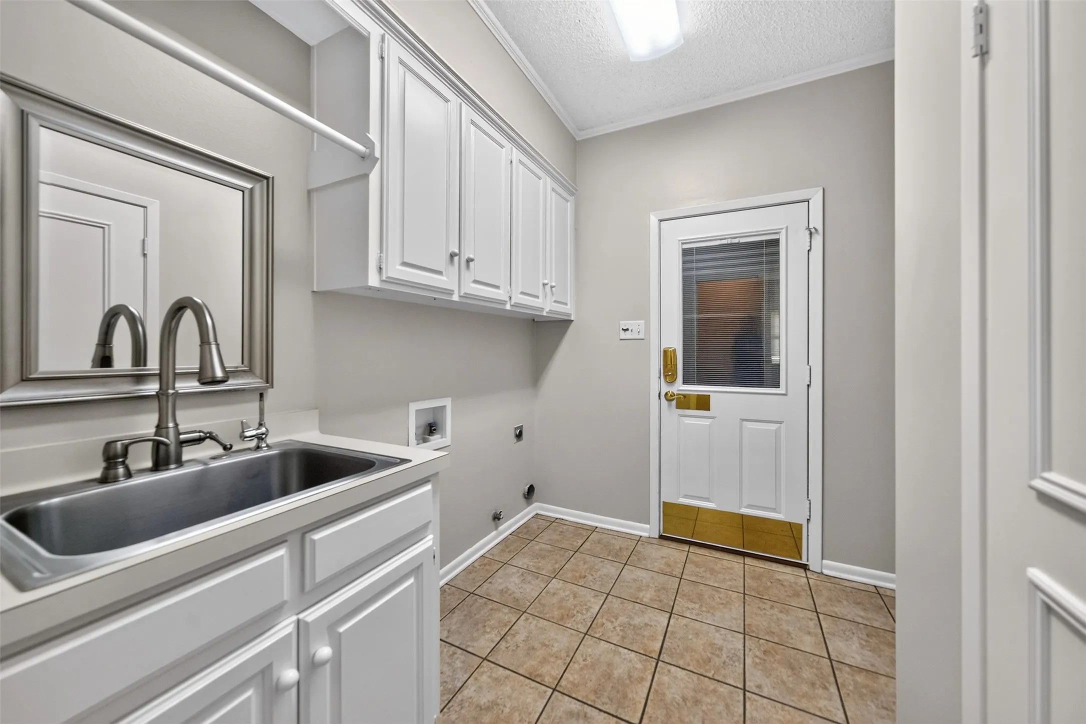 Single Family Residence For Sale in Smith County , 5417 Carmel Court, Tyler, Texas 75703, 3 Bedrooms, 2 Bathrooms, 2 Garage spaces, 2,650 Sqft, built in 1981, Price $415,000, mls#21333304, Real Estate Agent in Tyler, Homes For Sale in Smith county, Homes For Sale in Tyler, Realtor in Tyler Texas, Real Estate Brokerage Independent Realty Texas, Luminita Cordes Realtor