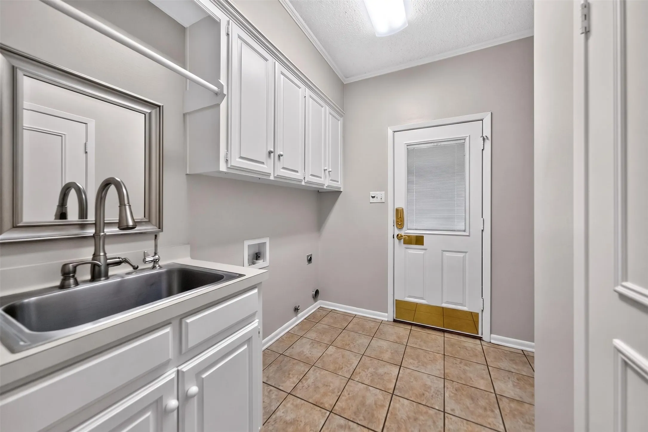 Single Family Residence For Sale in Smith County , 5417 Carmel Court, Tyler, Texas 75703, 3 Bedrooms, 2 Bathrooms, 2 Garage spaces, 2,650 Sqft, built in 1981, Price $415,000, mls#21333304, Real Estate Agent in Tyler, Homes For Sale in Smith county, Homes For Sale in Tyler, Realtor in Tyler Texas, Real Estate Brokerage Independent Realty Texas, Luminita Cordes Realtor