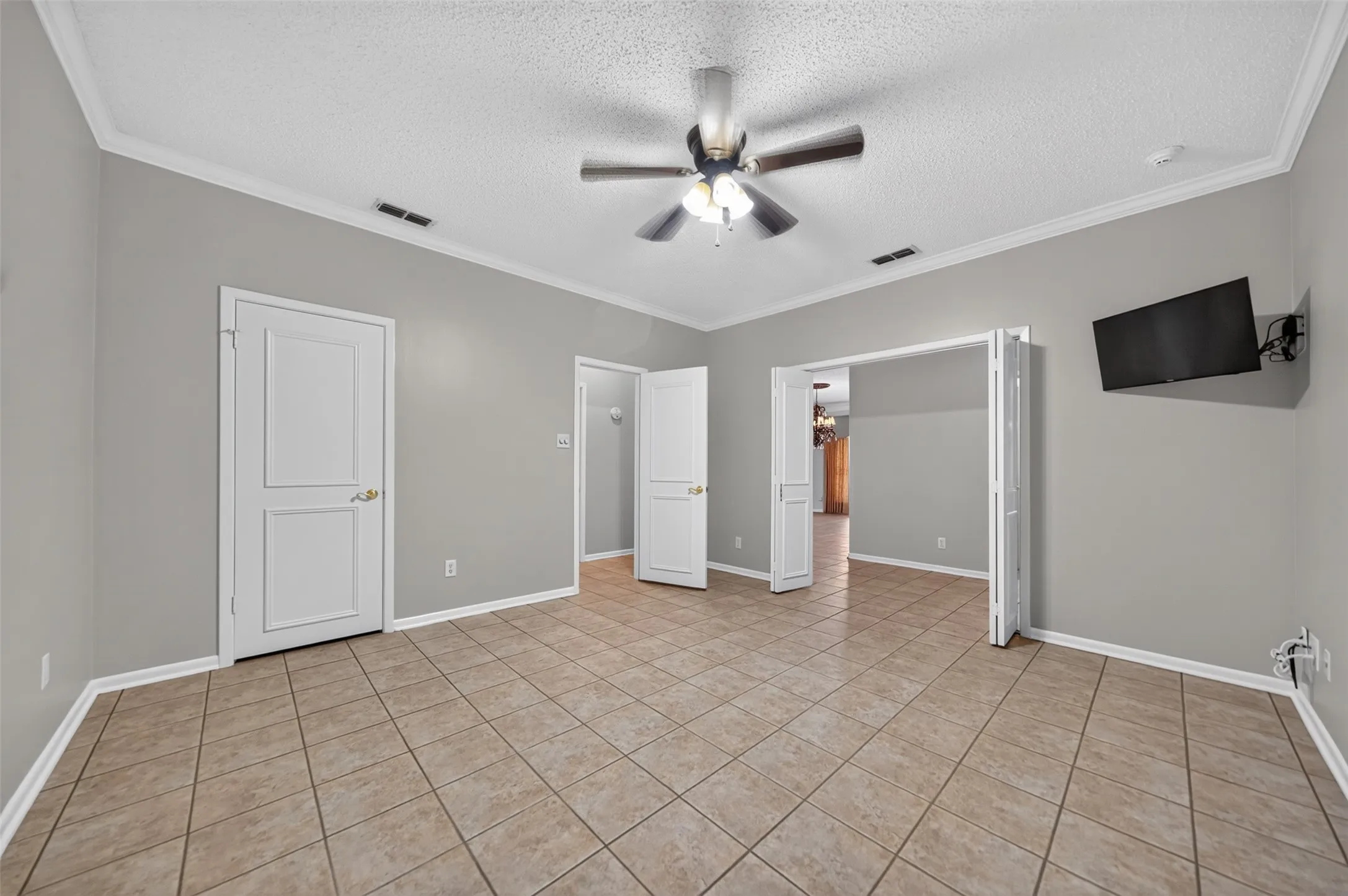 Single Family Residence For Sale in Smith County , 5417 Carmel Court, Tyler, Texas 75703, 3 Bedrooms, 2 Bathrooms, 2 Garage spaces, 2,650 Sqft, built in 1981, Price $415,000, mls#21333304, Real Estate Agent in Tyler, Homes For Sale in Smith county, Homes For Sale in Tyler, Realtor in Tyler Texas, Real Estate Brokerage Independent Realty Texas, Luminita Cordes Realtor