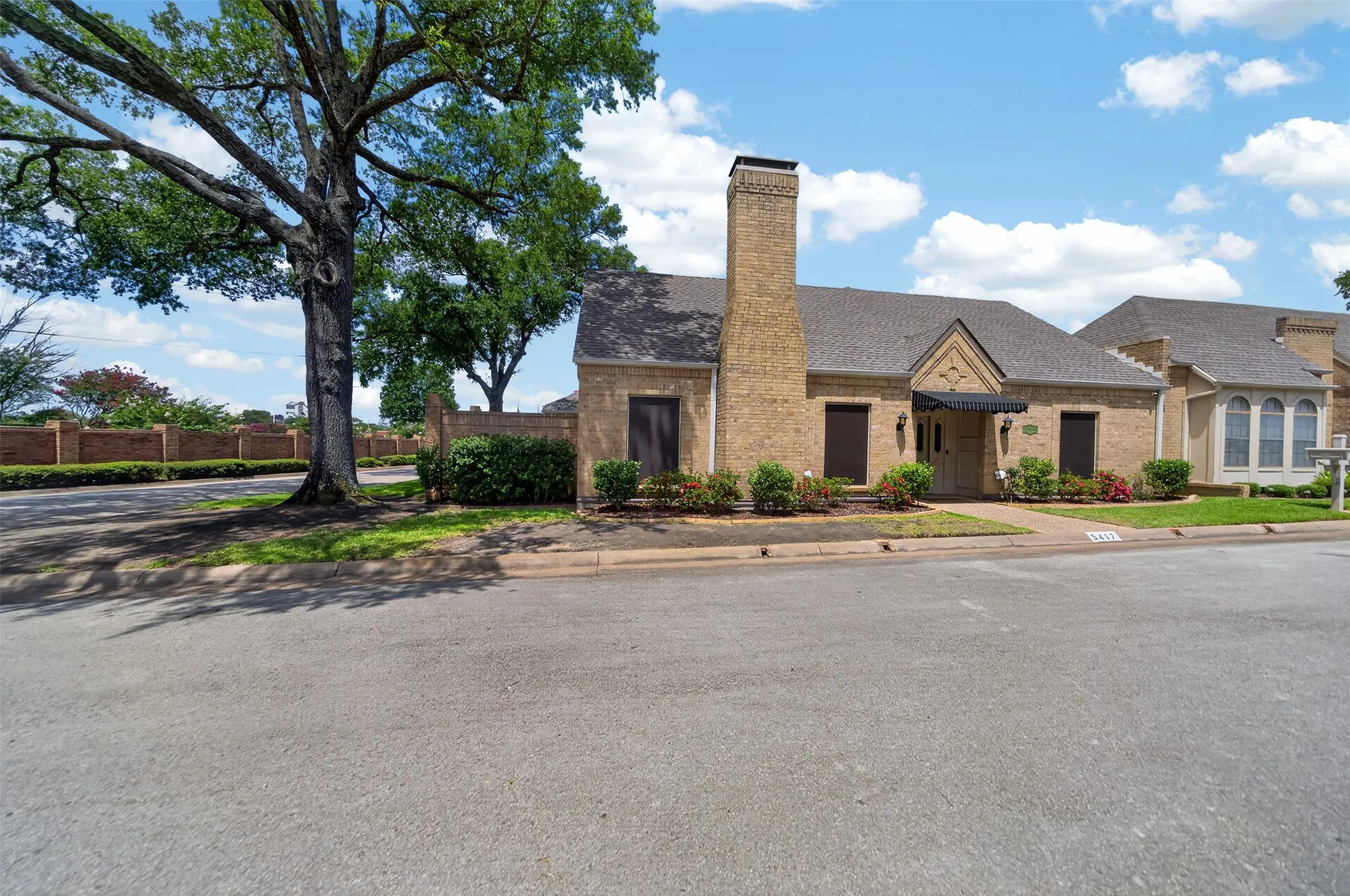 Single Family Residence For Sale in Smith County , 5417 Carmel Court, Tyler, Texas 75703, 3 Bedrooms, 2 Bathrooms, 2 Garage spaces, 2,650 Sqft, built in 1981, Price $415,000, mls#21333304, Real Estate Agent in Tyler, Homes For Sale in Smith county, Homes For Sale in Tyler, Realtor in Tyler Texas, Real Estate Brokerage Independent Realty Texas, Luminita Cordes Realtor