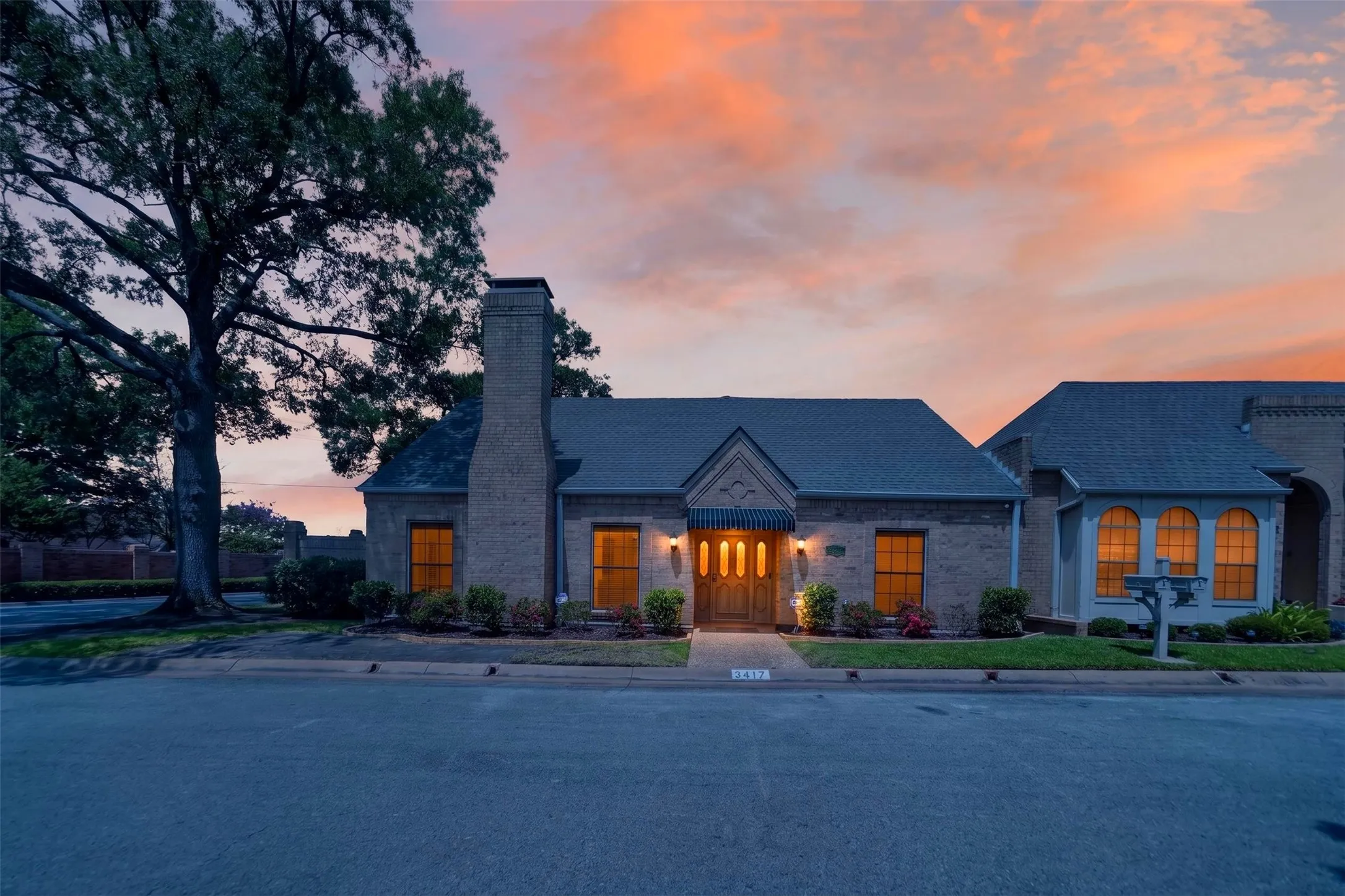 Single Family Residence For Sale in Smith County , 5417 Carmel Court, Tyler, Texas 75703, 3 Bedrooms, 2 Bathrooms, 2 Garage spaces, 2,650 Sqft, built in 1981, Price $415,000, mls#21333304, Real Estate Agent in Tyler, Homes For Sale in Smith county, Homes For Sale in Tyler, Realtor in Tyler Texas, Real Estate Brokerage Independent Realty Texas, Luminita Cordes Realtor