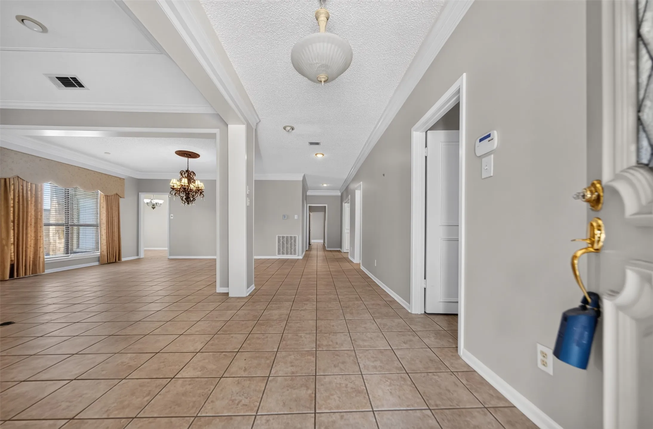 Single Family Residence For Sale in Smith County , 5417 Carmel Court, Tyler, Texas 75703, 3 Bedrooms, 2 Bathrooms, 2 Garage spaces, 2,650 Sqft, built in 1981, Price $415,000, mls#21333304, Real Estate Agent in Tyler, Homes For Sale in Smith county, Homes For Sale in Tyler, Realtor in Tyler Texas, Real Estate Brokerage Independent Realty Texas, Luminita Cordes Realtor