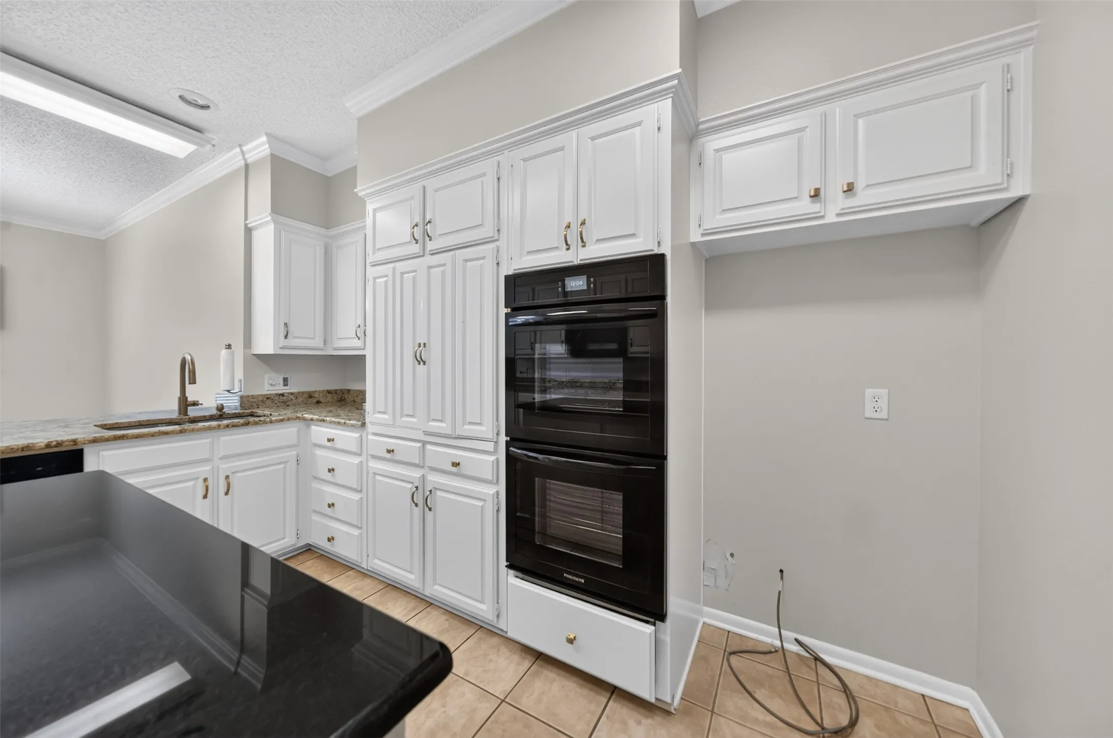 Single Family Residence For Sale in Smith County , 5417 Carmel Court, Tyler, Texas 75703, 3 Bedrooms, 2 Bathrooms, 2 Garage spaces, 2,650 Sqft, built in 1981, Price $415,000, mls#21333304, Real Estate Agent in Tyler, Homes For Sale in Smith county, Homes For Sale in Tyler, Realtor in Tyler Texas, Real Estate Brokerage Independent Realty Texas, Luminita Cordes Realtor