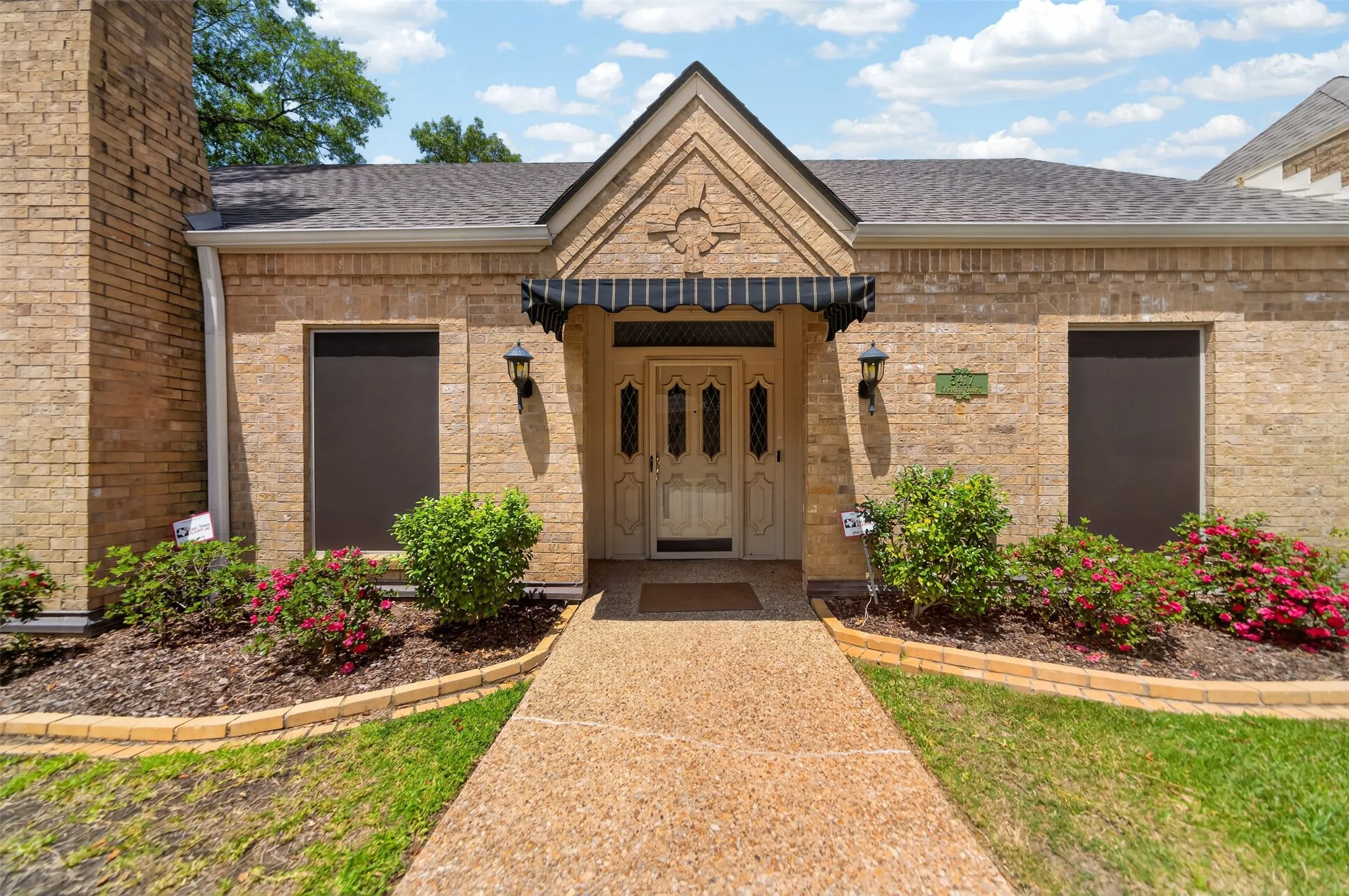 Single Family Residence For Sale in Smith County , 5417 Carmel Court, Tyler, Texas 75703, 3 Bedrooms, 2 Bathrooms, 2 Garage spaces, 2,650 Sqft, built in 1981, Price $415,000, mls#21333304, Real Estate Agent in Tyler, Homes For Sale in Smith county, Homes For Sale in Tyler, Realtor in Tyler Texas, Real Estate Brokerage Independent Realty Texas, Luminita Cordes Realtor