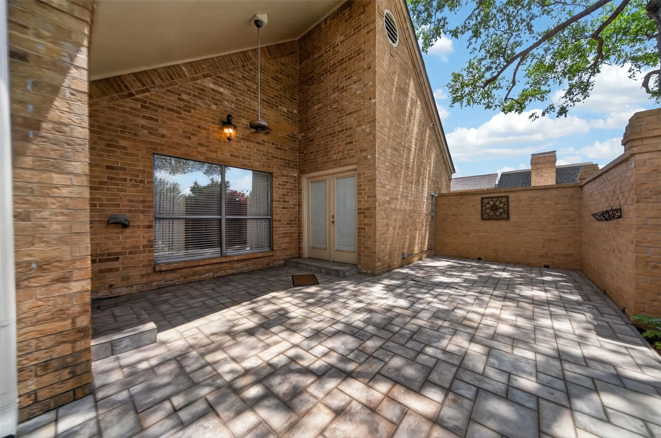 Single Family Residence For Sale in Smith County , 5417 Carmel Court, Tyler, Texas 75703, 3 Bedrooms, 2 Bathrooms, 2 Garage spaces, 2,650 Sqft, built in 1981, Price $415,000, mls#21333304, Real Estate Agent in Tyler, Homes For Sale in Smith county, Homes For Sale in Tyler, Realtor in Tyler Texas, Real Estate Brokerage Independent Realty Texas, Luminita Cordes Realtor
