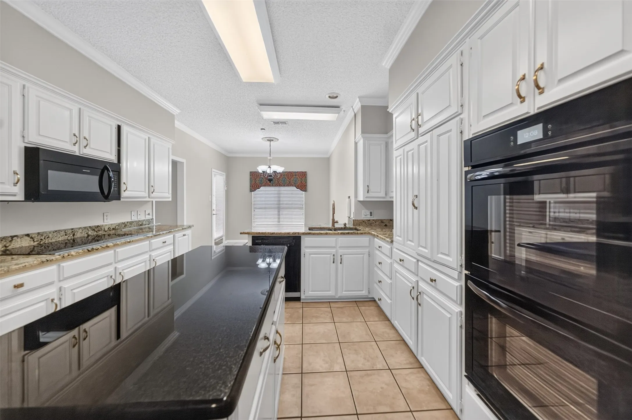 Single Family Residence For Sale in Smith County , 5417 Carmel Court, Tyler, Texas 75703, 3 Bedrooms, 2 Bathrooms, 2 Garage spaces, 2,650 Sqft, built in 1981, Price $415,000, mls#21333304, Real Estate Agent in Tyler, Homes For Sale in Smith county, Homes For Sale in Tyler, Realtor in Tyler Texas, Real Estate Brokerage Independent Realty Texas, Luminita Cordes Realtor