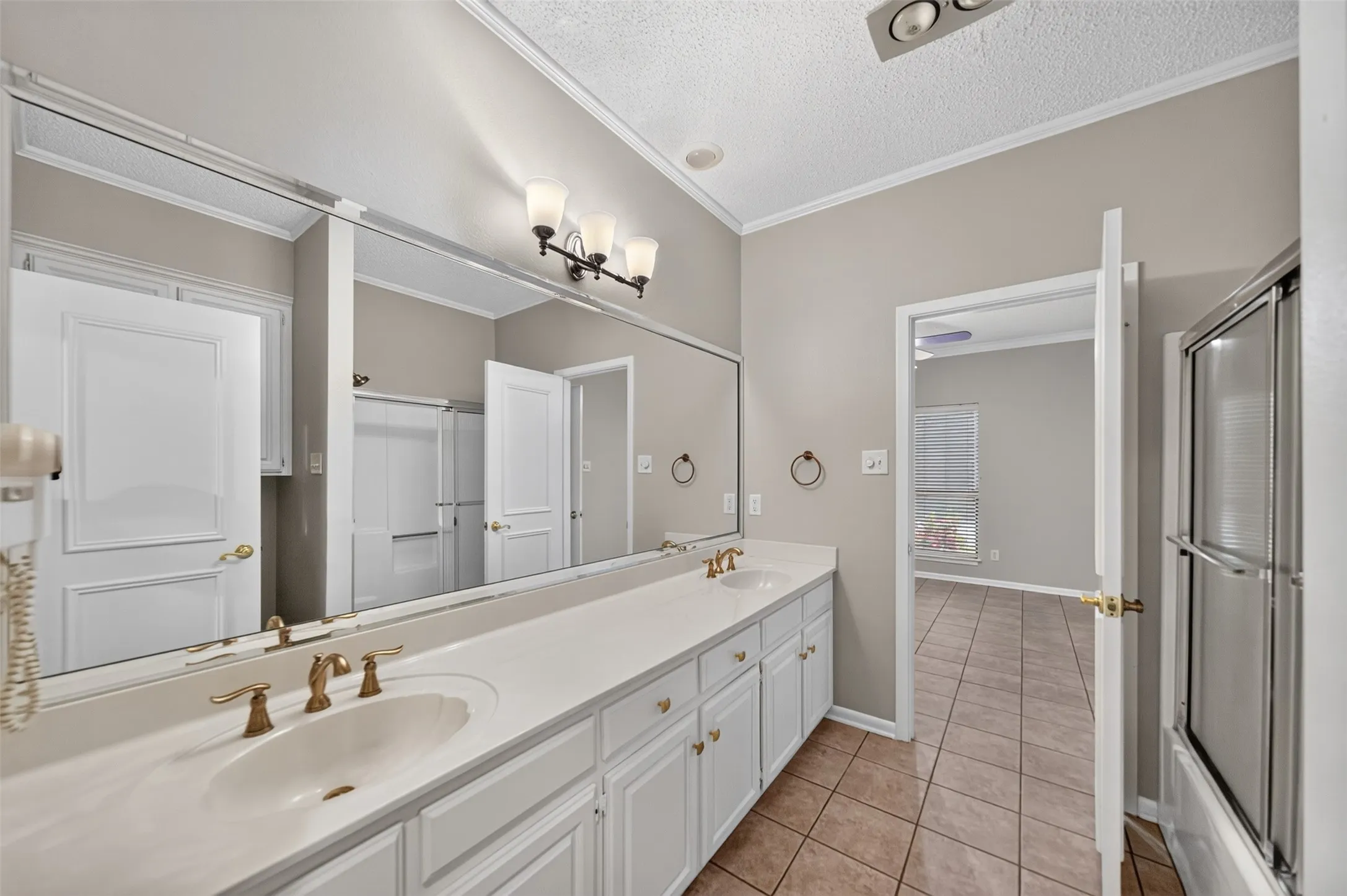 Single Family Residence For Sale in Smith County , 5417 Carmel Court, Tyler, Texas 75703, 3 Bedrooms, 2 Bathrooms, 2 Garage spaces, 2,650 Sqft, built in 1981, Price $415,000, mls#21333304, Real Estate Agent in Tyler, Homes For Sale in Smith county, Homes For Sale in Tyler, Realtor in Tyler Texas, Real Estate Brokerage Independent Realty Texas, Luminita Cordes Realtor