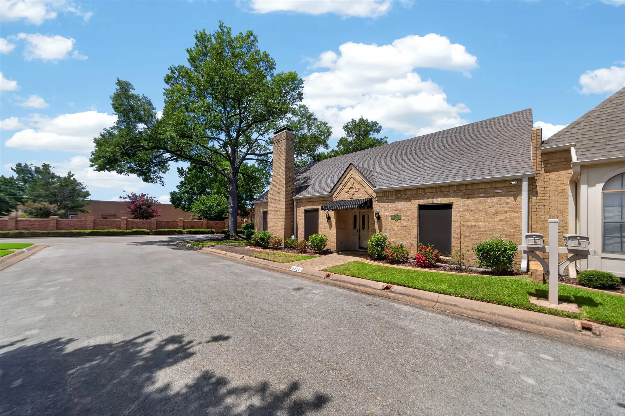 Single Family Residence For Sale in Smith County , 5417 Carmel Court, Tyler, Texas 75703, 3 Bedrooms, 2 Bathrooms, 2 Garage spaces, 2,650 Sqft, built in 1981, Price $415,000, mls#21333304, Real Estate Agent in Tyler, Homes For Sale in Smith county, Homes For Sale in Tyler, Realtor in Tyler Texas, Real Estate Brokerage Independent Realty Texas, Luminita Cordes Realtor