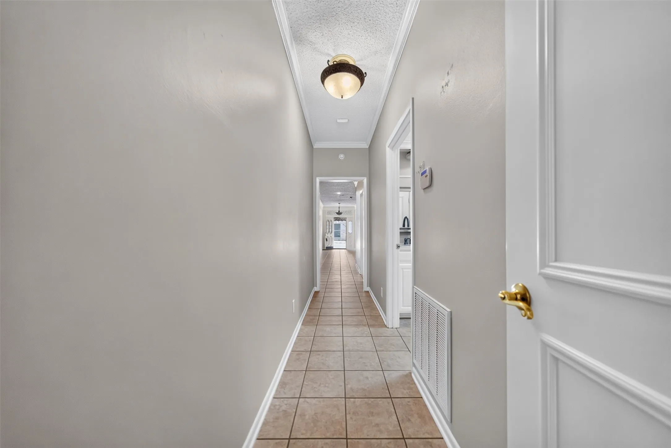 Single Family Residence For Sale in Smith County , 5417 Carmel Court, Tyler, Texas 75703, 3 Bedrooms, 2 Bathrooms, 2 Garage spaces, 2,650 Sqft, built in 1981, Price $415,000, mls#21333304, Real Estate Agent in Tyler, Homes For Sale in Smith county, Homes For Sale in Tyler, Realtor in Tyler Texas, Real Estate Brokerage Independent Realty Texas, Luminita Cordes Realtor