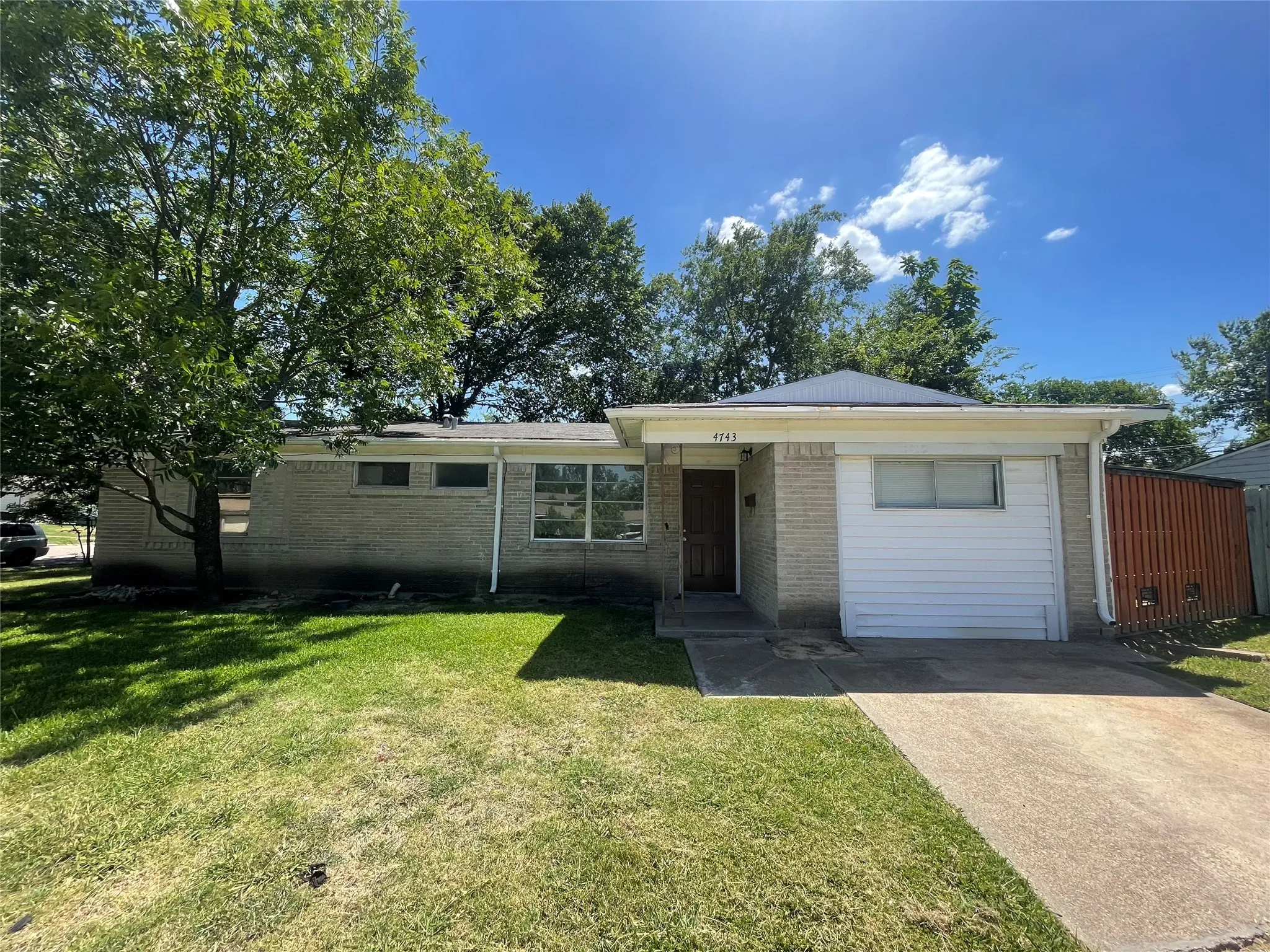 Single Family Residence For Rent in Dallas County , 4743 Harper Drive, Mesquite, Texas 75150, 3 Bedroom, 2 Bathroom, Garage spaces, 1,318 Sqft, built in 1959, mls#21333306, Real Estate Agent in Mesquite, Homes For Rent in Dallas county, Homes For Rent in Mesquite, Realtor in Mesquite Texas, Real Estate Brokerage Independent Realty Texas, Luminita Cordes Realtor