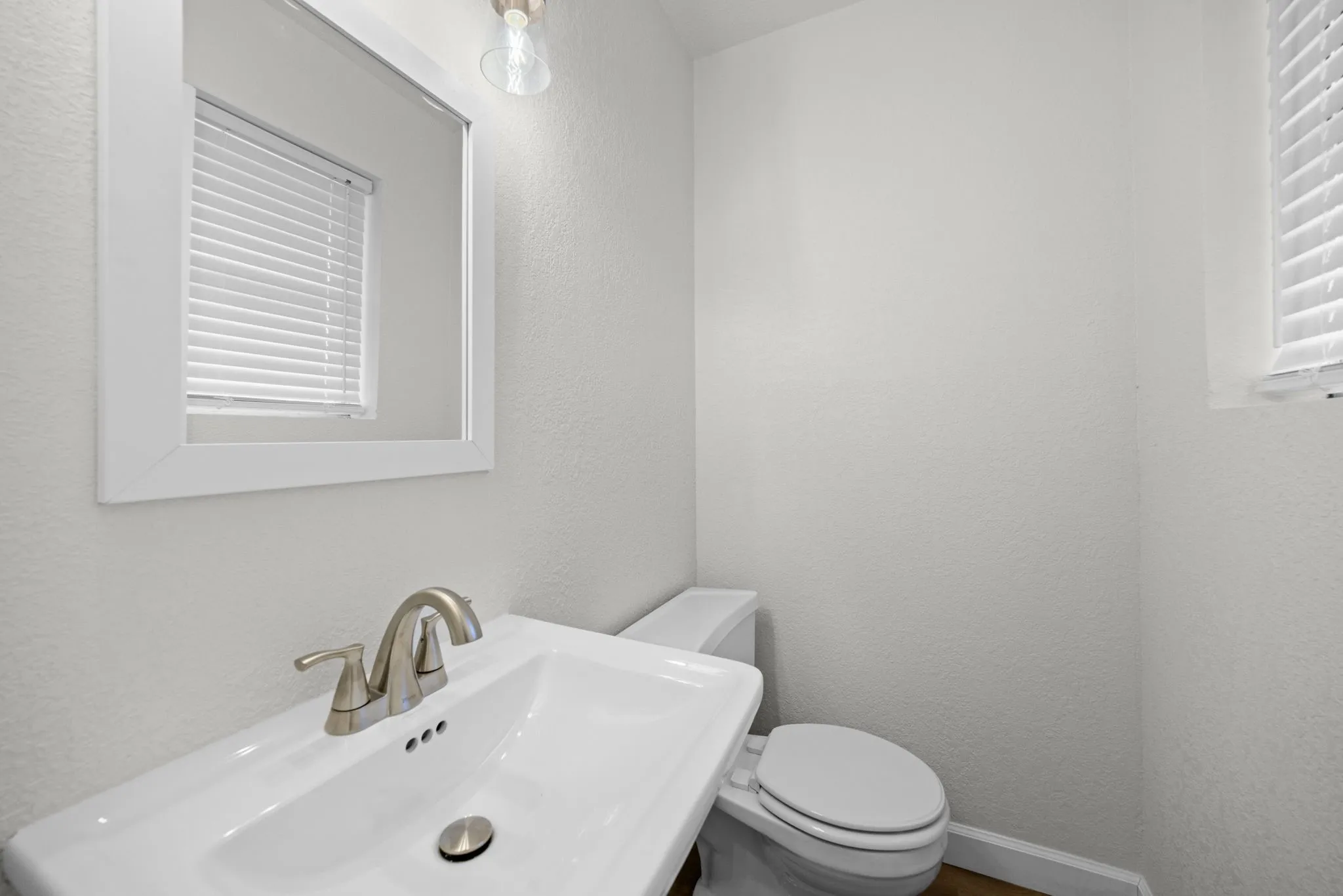 Single Family Residence For Sale in Bell County , 1 Cliffside Drive, Morgans Point Resort, Texas 76513, 3 Bedroom, 2 Bathroom, 2 Garage spaces, 1,001 Sqft, built in 1979, mls#21333301, Real Estate Agent in Morgans Point Resort, Homes For Sale in Bell county, Homes For Sale in Morgans Point Resort, Realtor in Morgans Point Resort Texas, Real Estate Brokerage Independent Realty Texas, Luminita Cordes Realtor