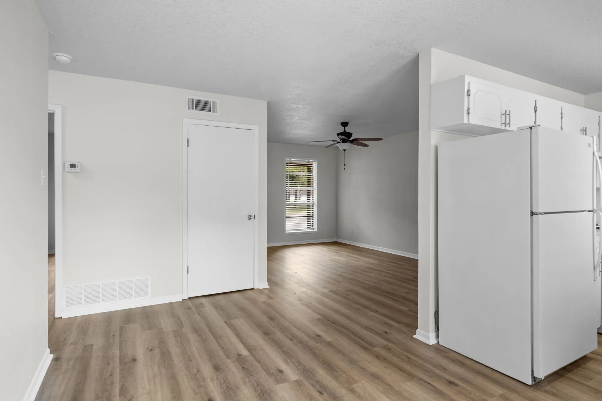 Single Family Residence For Sale in Bell County , 1 Cliffside Drive, Morgans Point Resort, Texas 76513, 3 Bedroom, 2 Bathroom, 2 Garage spaces, 1,001 Sqft, built in 1979, mls#21333301, Real Estate Agent in Morgans Point Resort, Homes For Sale in Bell county, Homes For Sale in Morgans Point Resort, Realtor in Morgans Point Resort Texas, Real Estate Brokerage Independent Realty Texas, Luminita Cordes Realtor