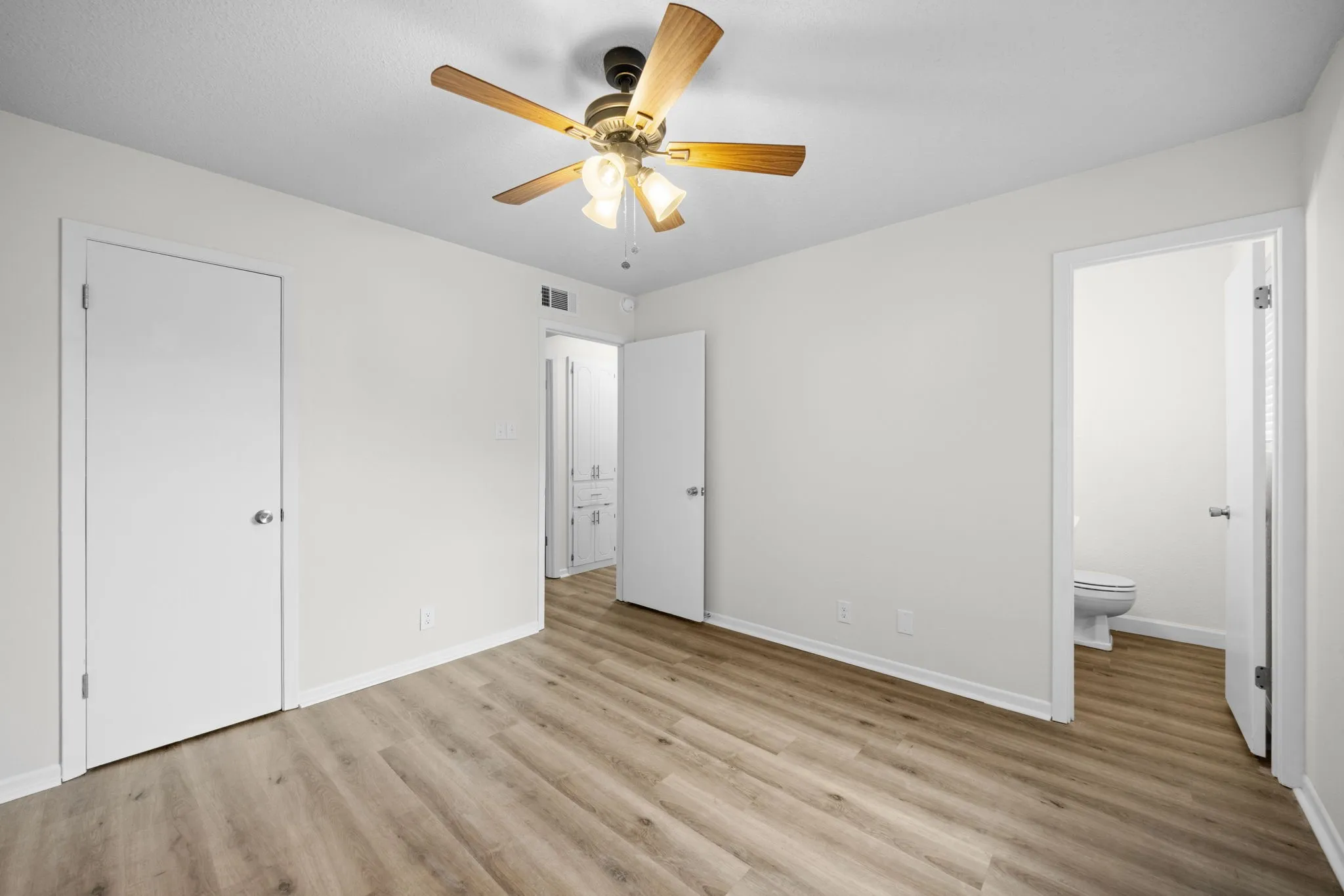 Single Family Residence For Sale in Bell County , 1 Cliffside Drive, Morgans Point Resort, Texas 76513, 3 Bedroom, 2 Bathroom, 2 Garage spaces, 1,001 Sqft, built in 1979, mls#21333301, Real Estate Agent in Morgans Point Resort, Homes For Sale in Bell county, Homes For Sale in Morgans Point Resort, Realtor in Morgans Point Resort Texas, Real Estate Brokerage Independent Realty Texas, Luminita Cordes Realtor