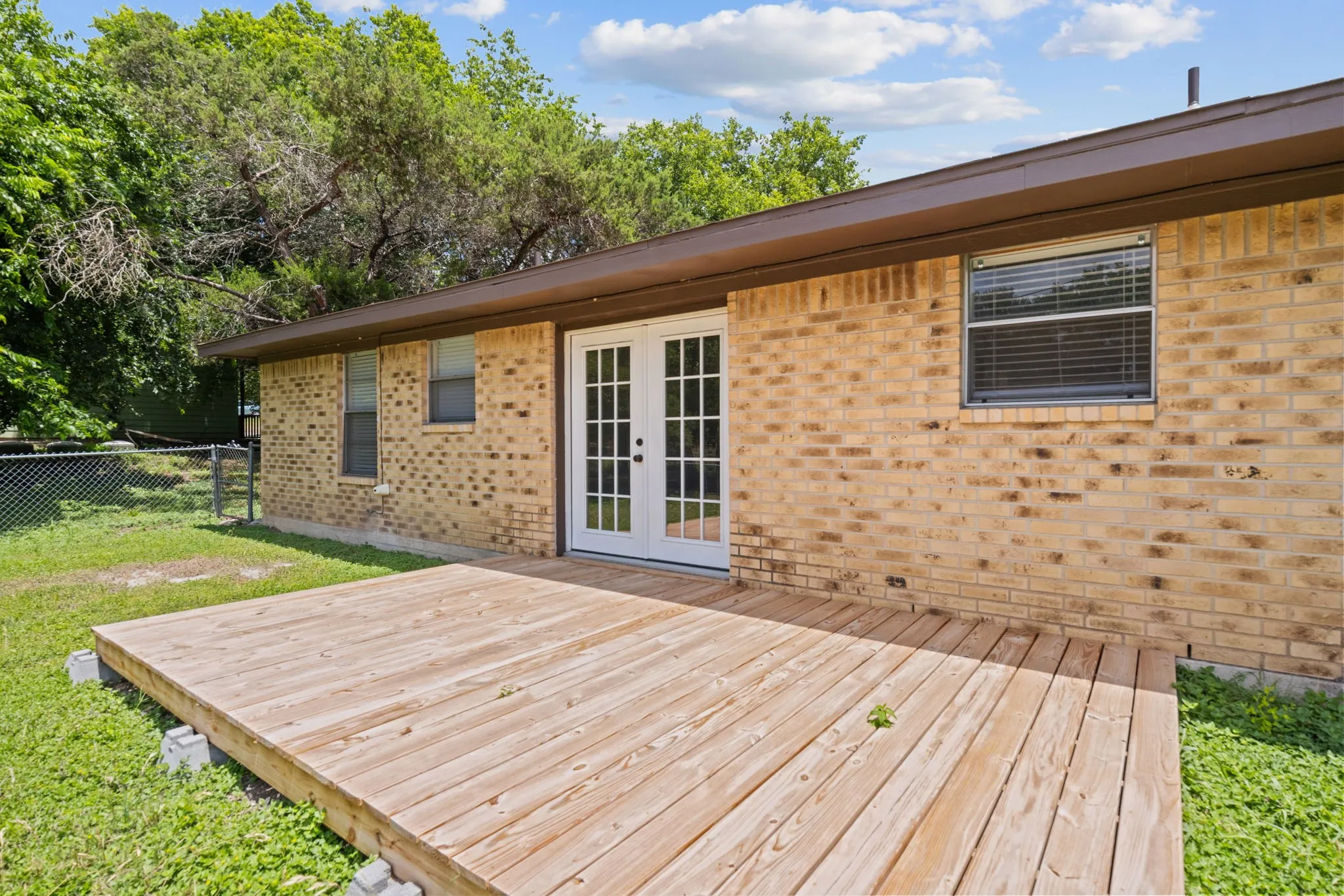 Single Family Residence For Sale in Bell County , 1 Cliffside Drive, Morgans Point Resort, Texas 76513, 3 Bedroom, 2 Bathroom, 2 Garage spaces, 1,001 Sqft, built in 1979, mls#21333301, Real Estate Agent in Morgans Point Resort, Homes For Sale in Bell county, Homes For Sale in Morgans Point Resort, Realtor in Morgans Point Resort Texas, Real Estate Brokerage Independent Realty Texas, Luminita Cordes Realtor