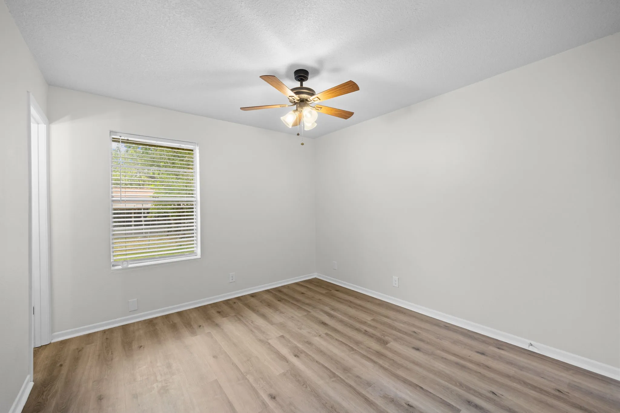 Single Family Residence For Sale in Bell County , 1 Cliffside Drive, Morgans Point Resort, Texas 76513, 3 Bedroom, 2 Bathroom, 2 Garage spaces, 1,001 Sqft, built in 1979, mls#21333301, Real Estate Agent in Morgans Point Resort, Homes For Sale in Bell county, Homes For Sale in Morgans Point Resort, Realtor in Morgans Point Resort Texas, Real Estate Brokerage Independent Realty Texas, Luminita Cordes Realtor