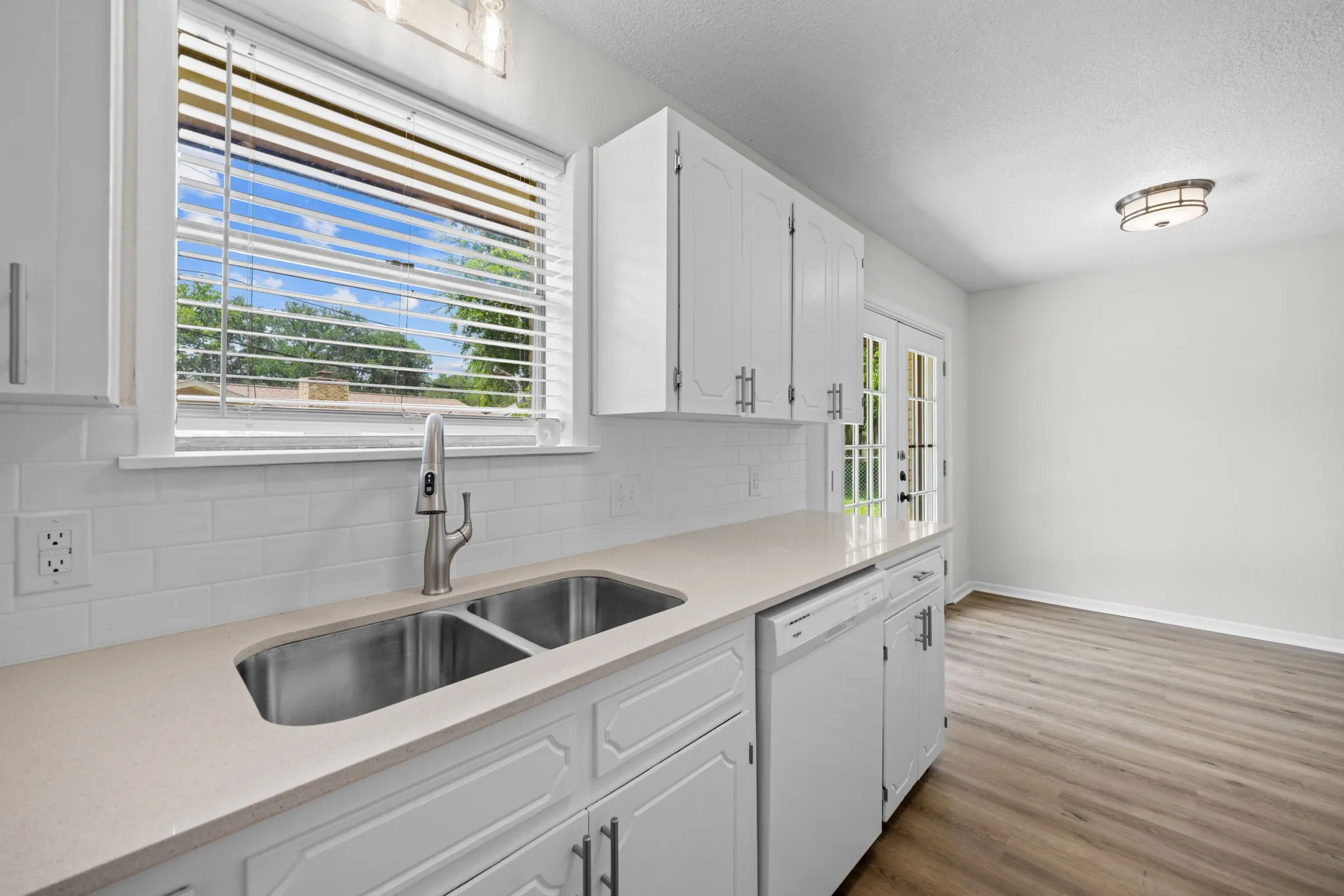 Single Family Residence For Sale in Bell County , 1 Cliffside Drive, Morgans Point Resort, Texas 76513, 3 Bedroom, 2 Bathroom, 2 Garage spaces, 1,001 Sqft, built in 1979, mls#21333301, Real Estate Agent in Morgans Point Resort, Homes For Sale in Bell county, Homes For Sale in Morgans Point Resort, Realtor in Morgans Point Resort Texas, Real Estate Brokerage Independent Realty Texas, Luminita Cordes Realtor