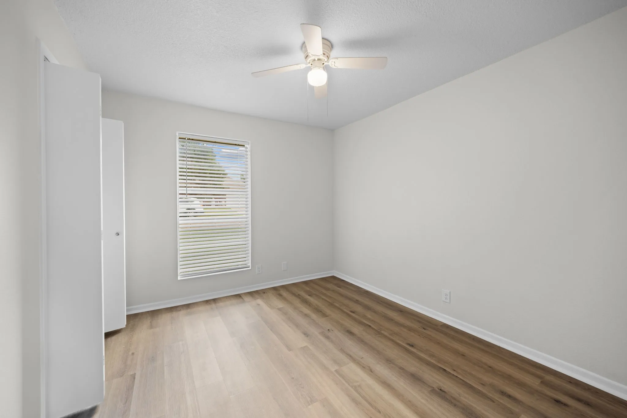 Single Family Residence For Sale in Bell County , 1 Cliffside Drive, Morgans Point Resort, Texas 76513, 3 Bedroom, 2 Bathroom, 2 Garage spaces, 1,001 Sqft, built in 1979, mls#21333301, Real Estate Agent in Morgans Point Resort, Homes For Sale in Bell county, Homes For Sale in Morgans Point Resort, Realtor in Morgans Point Resort Texas, Real Estate Brokerage Independent Realty Texas, Luminita Cordes Realtor