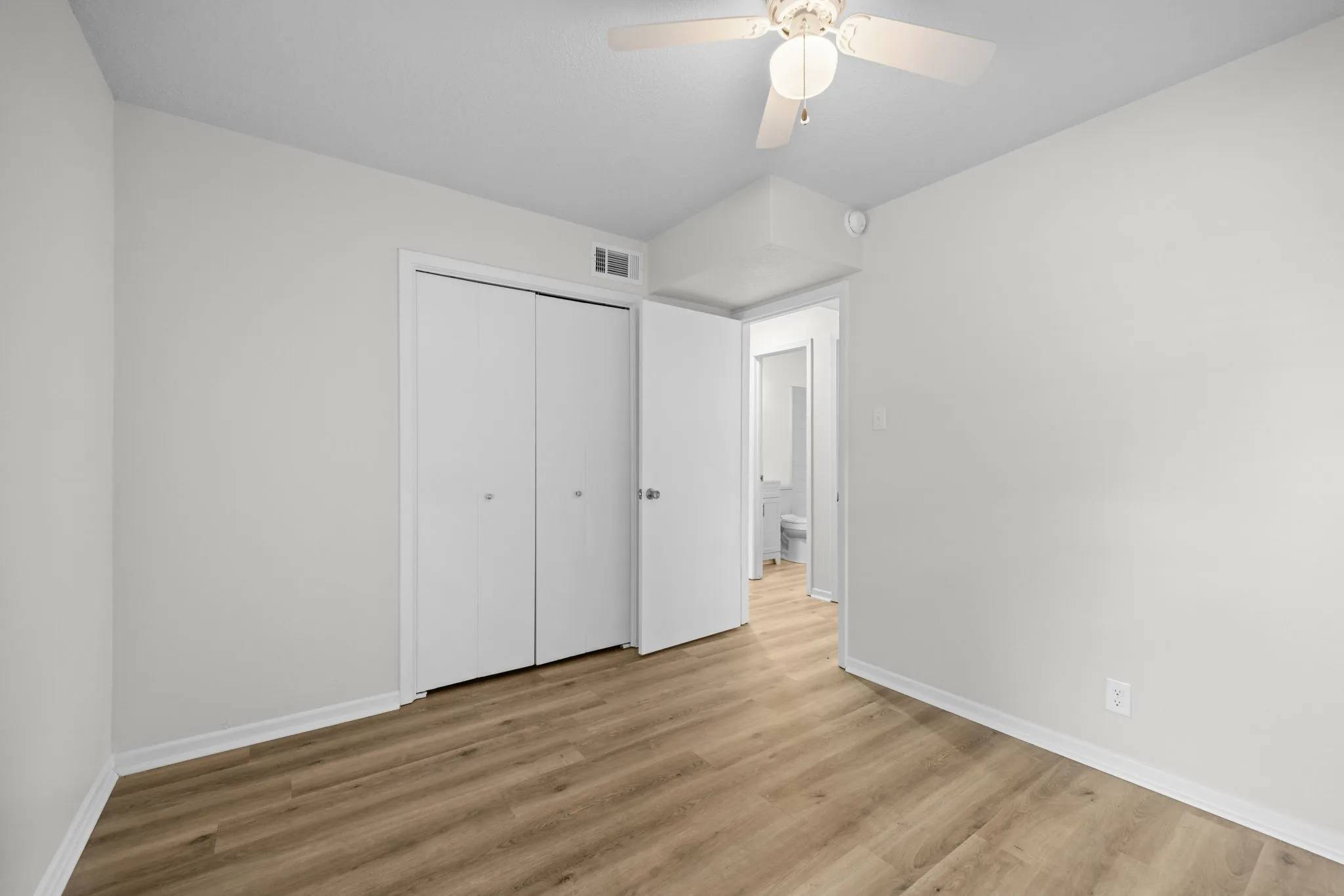 Single Family Residence For Sale in Bell County , 1 Cliffside Drive, Morgans Point Resort, Texas 76513, 3 Bedroom, 2 Bathroom, 2 Garage spaces, 1,001 Sqft, built in 1979, mls#21333301, Real Estate Agent in Morgans Point Resort, Homes For Sale in Bell county, Homes For Sale in Morgans Point Resort, Realtor in Morgans Point Resort Texas, Real Estate Brokerage Independent Realty Texas, Luminita Cordes Realtor
