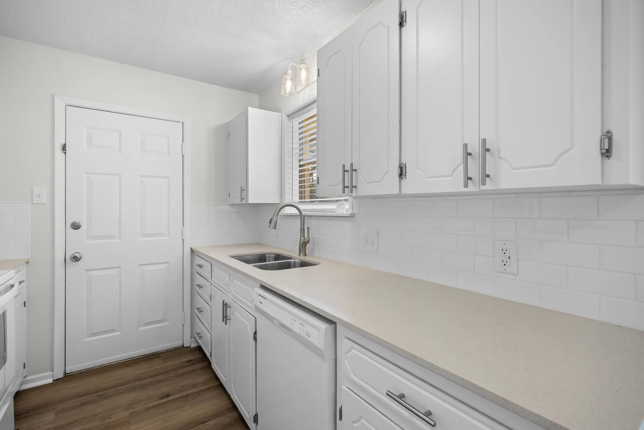 Single Family Residence For Sale in Bell County , 1 Cliffside Drive, Morgans Point Resort, Texas 76513, 3 Bedroom, 2 Bathroom, 2 Garage spaces, 1,001 Sqft, built in 1979, mls#21333301, Real Estate Agent in Morgans Point Resort, Homes For Sale in Bell county, Homes For Sale in Morgans Point Resort, Realtor in Morgans Point Resort Texas, Real Estate Brokerage Independent Realty Texas, Luminita Cordes Realtor