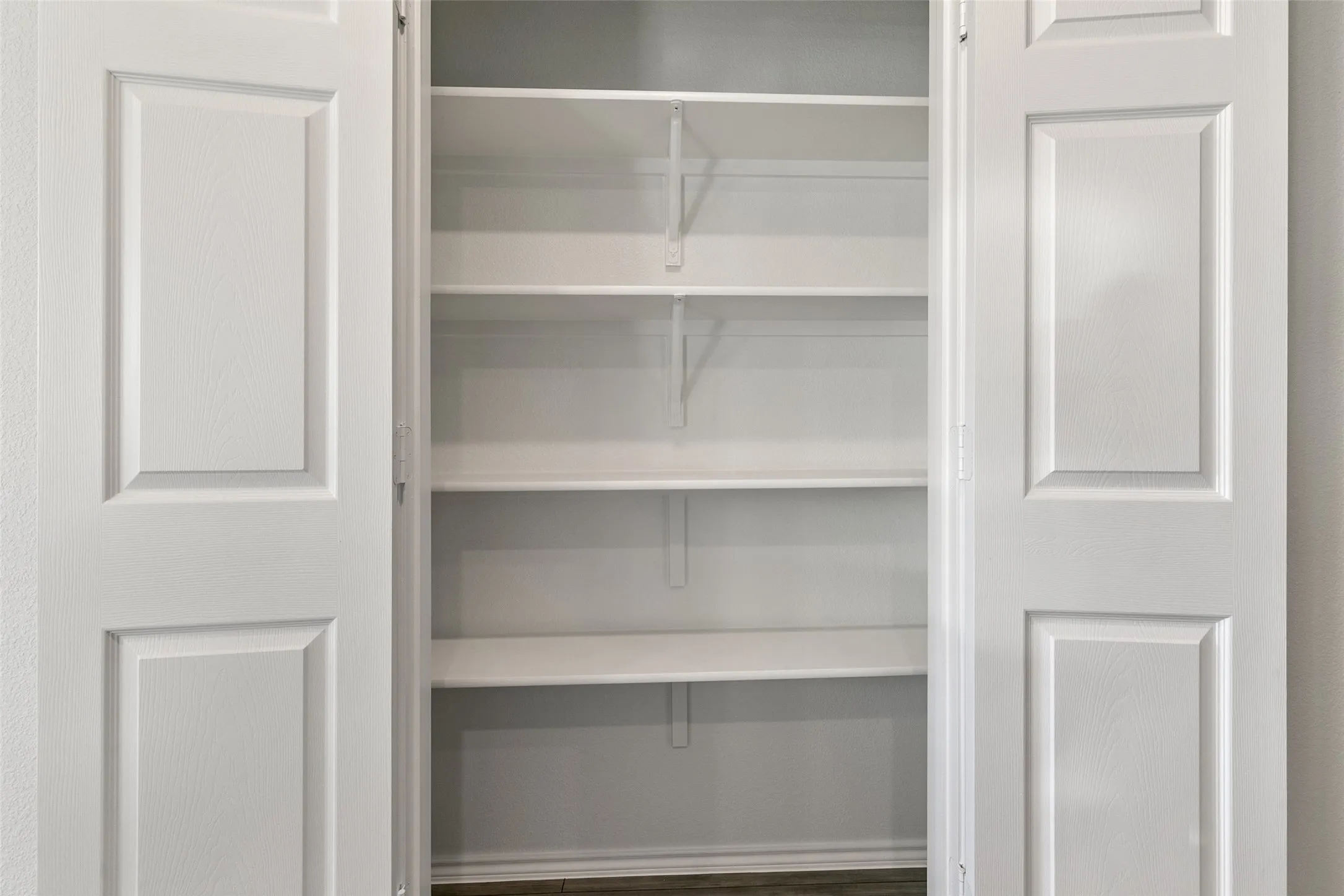Single Family Residence For Rent in Tarrant County , 4509 Greenham Lane, Fort Worth, Texas 76036, 3 Bedroom, 2 Bathroom, 2 Garage spaces, 1,512 Sqft, built in 2021, mls#21330620, Real Estate Agent in Fort Worth, Homes For Rent in Tarrant county, Homes For Rent in Fort Worth, Realtor in Fort Worth Texas, Real Estate Brokerage Independent Realty Texas, Luminita Cordes Realtor