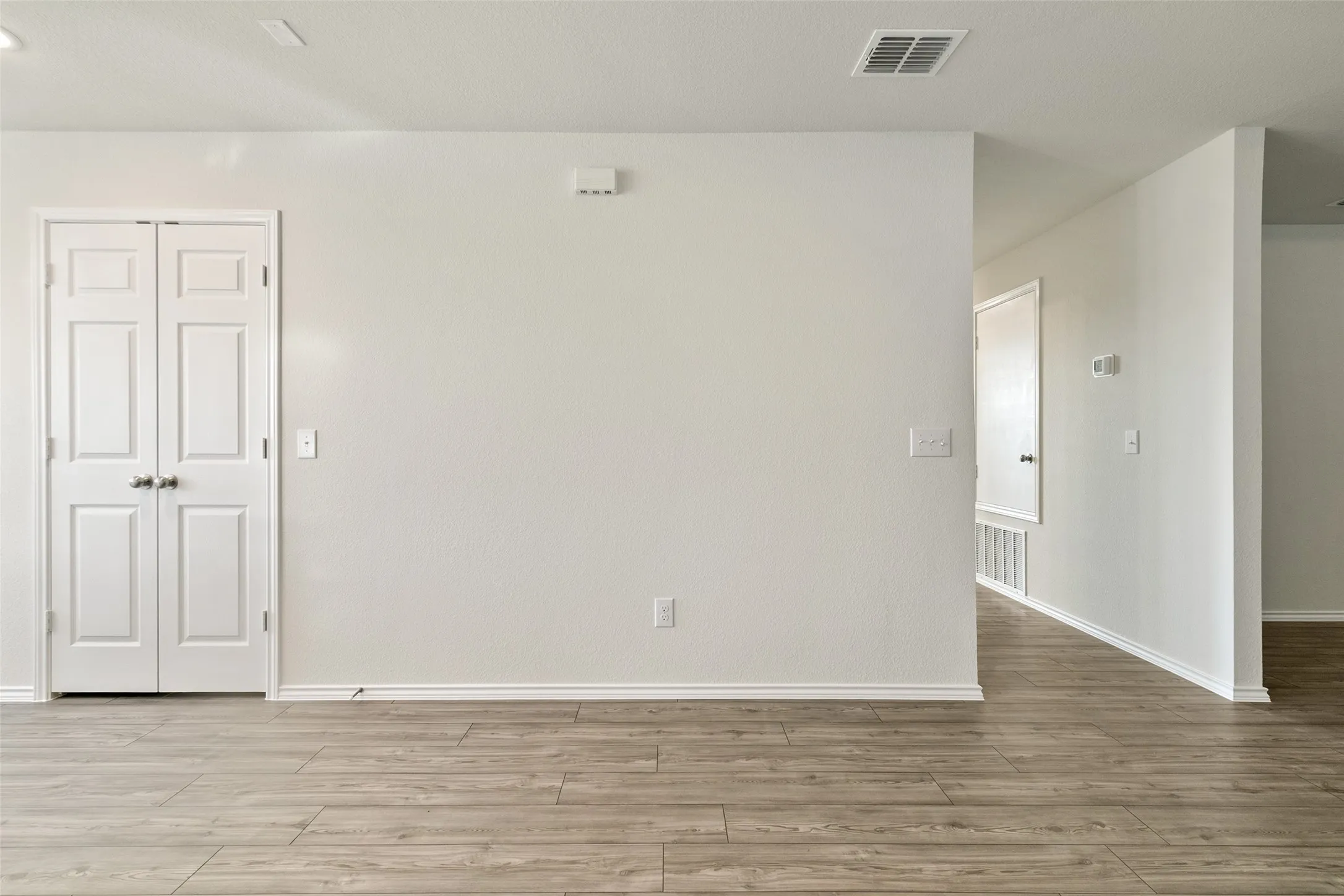 Single Family Residence For Rent in Tarrant County , 4509 Greenham Lane, Fort Worth, Texas 76036, 3 Bedroom, 2 Bathroom, 2 Garage spaces, 1,512 Sqft, built in 2021, mls#21330620, Real Estate Agent in Fort Worth, Homes For Rent in Tarrant county, Homes For Rent in Fort Worth, Realtor in Fort Worth Texas, Real Estate Brokerage Independent Realty Texas, Luminita Cordes Realtor