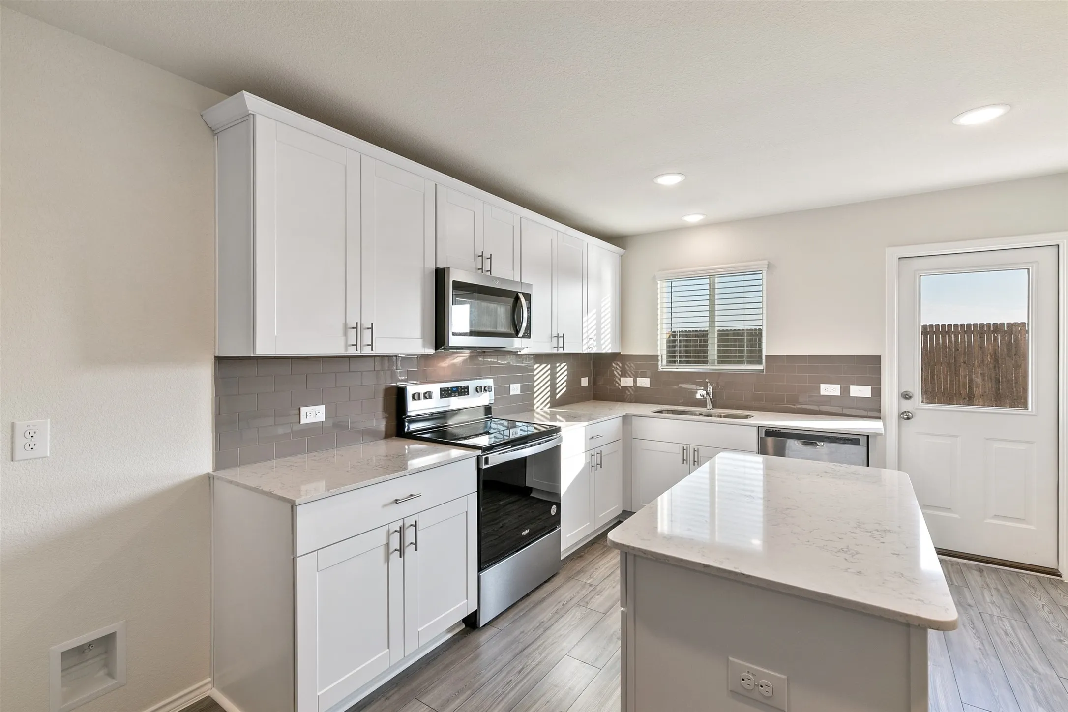 Single Family Residence For Rent in Tarrant County , 4509 Greenham Lane, Fort Worth, Texas 76036, 3 Bedroom, 2 Bathroom, 2 Garage spaces, 1,512 Sqft, built in 2021, mls#21330620, Real Estate Agent in Fort Worth, Homes For Rent in Tarrant county, Homes For Rent in Fort Worth, Realtor in Fort Worth Texas, Real Estate Brokerage Independent Realty Texas, Luminita Cordes Realtor