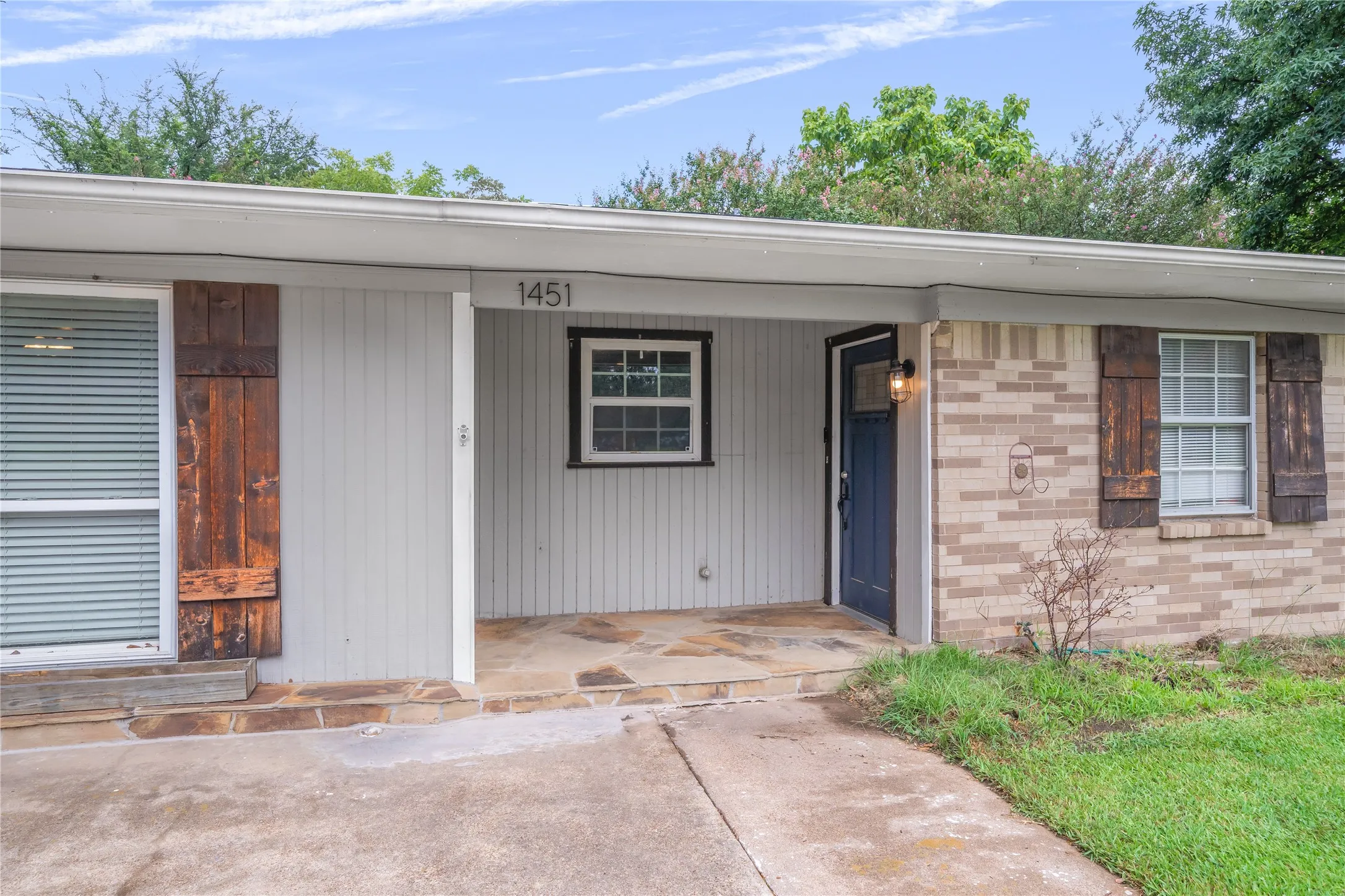 Single Family Residence For Sale in Van Zandt County , 1451 Forrest Drive, Canton, Texas 75103, 4 Bedrooms, 2 Bathrooms, Garage spaces, 2,076 Sqft, built in 1969, Price $258,000, mls#21333285, Real Estate Agent in Canton, Homes For Sale in Van Zandt county, Homes For Sale in Canton, Realtor in Canton Texas, Real Estate Brokerage Independent Realty Texas, Luminita Cordes Realtor