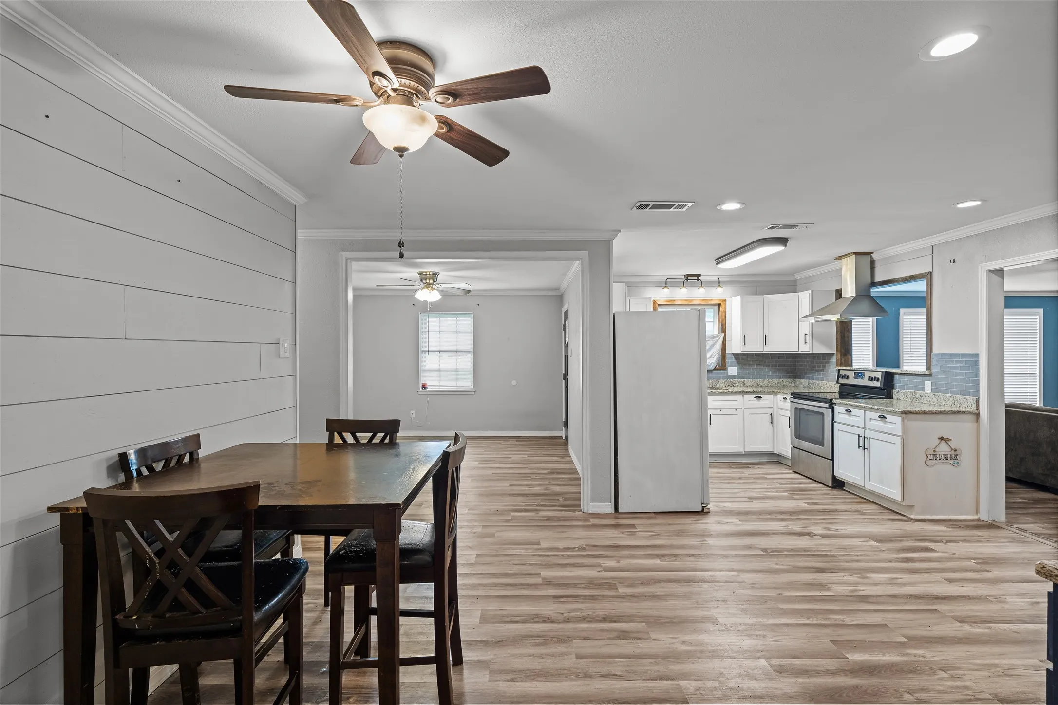 Single Family Residence For Sale in Van Zandt County , 1451 Forrest Drive, Canton, Texas 75103, 4 Bedrooms, 2 Bathrooms, Garage spaces, 2,076 Sqft, built in 1969, Price $258,000, mls#21333285, Real Estate Agent in Canton, Homes For Sale in Van Zandt county, Homes For Sale in Canton, Realtor in Canton Texas, Real Estate Brokerage Independent Realty Texas, Luminita Cordes Realtor
