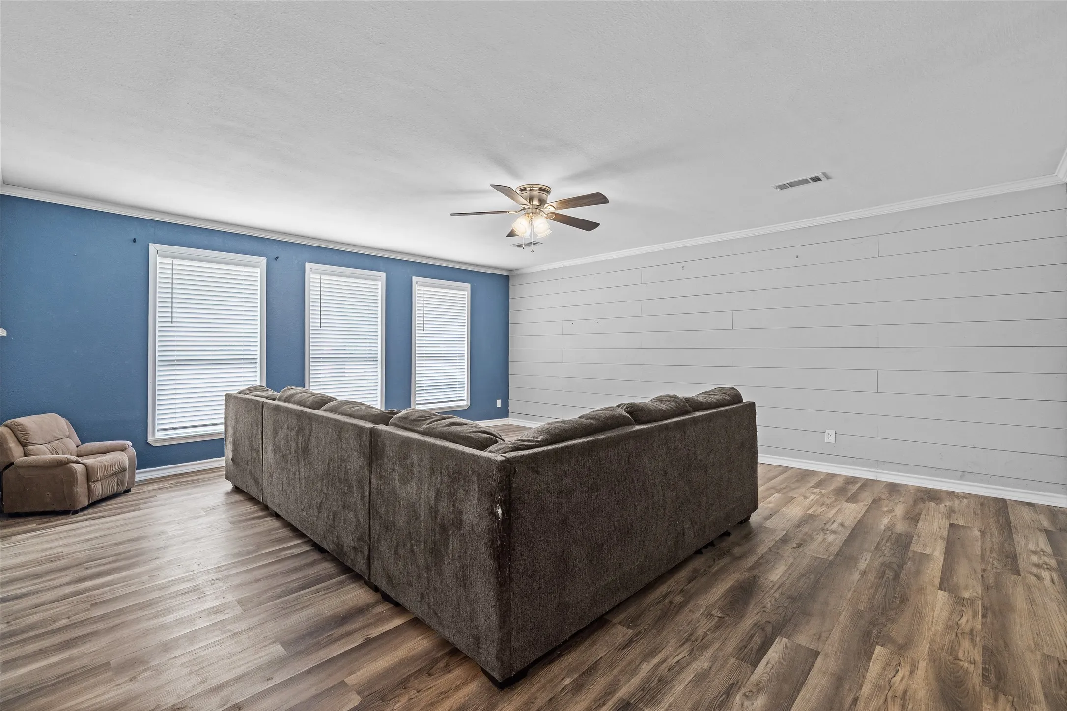 Single Family Residence For Sale in Van Zandt County , 1451 Forrest Drive, Canton, Texas 75103, 4 Bedrooms, 2 Bathrooms, Garage spaces, 2,076 Sqft, built in 1969, Price $258,000, mls#21333285, Real Estate Agent in Canton, Homes For Sale in Van Zandt county, Homes For Sale in Canton, Realtor in Canton Texas, Real Estate Brokerage Independent Realty Texas, Luminita Cordes Realtor