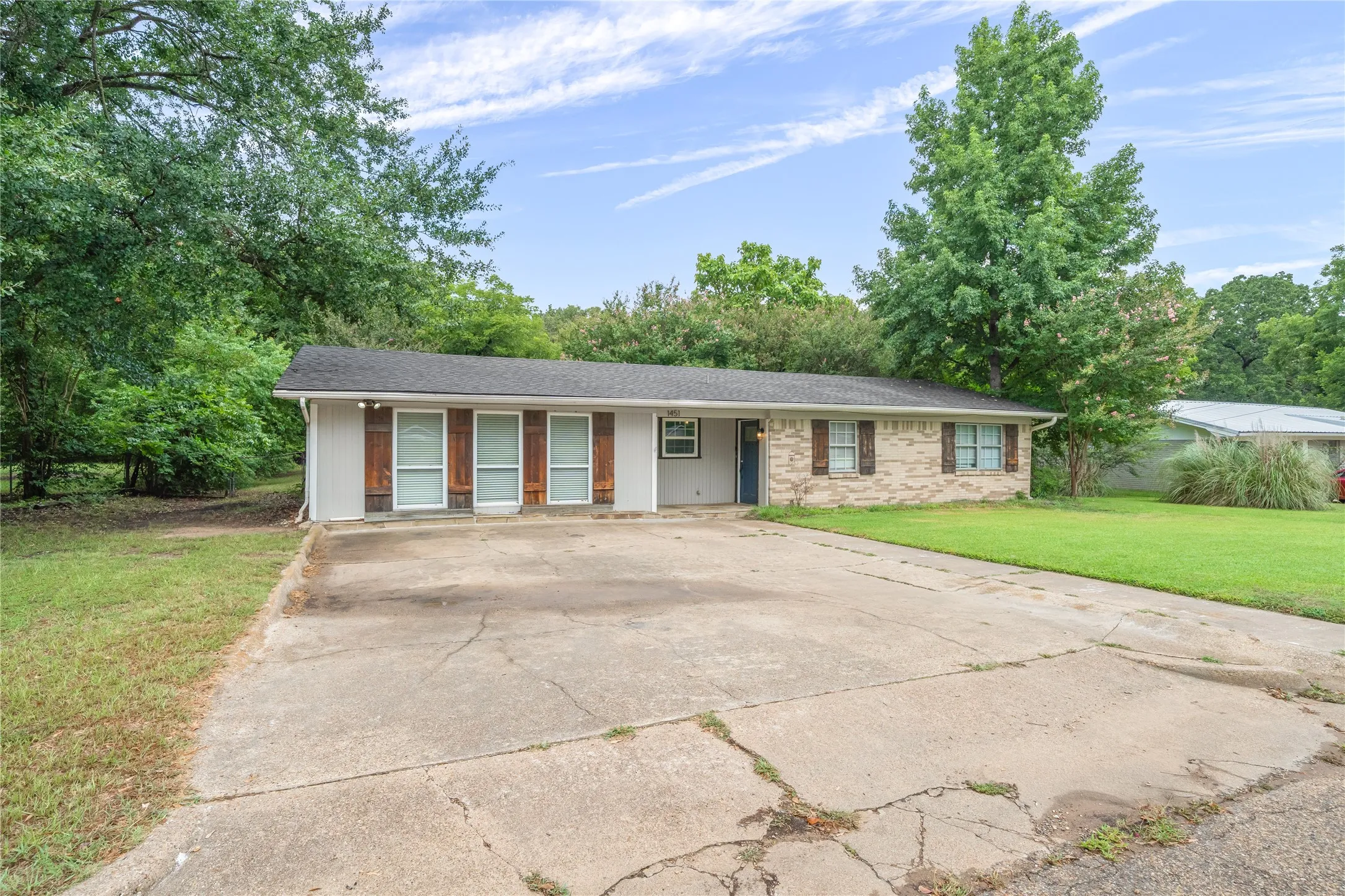 Single Family Residence For Sale in Van Zandt County , 1451 Forrest Drive, Canton, Texas 75103, 4 Bedrooms, 2 Bathrooms, Garage spaces, 2,076 Sqft, built in 1969, Price $258,000, mls#21333285, Real Estate Agent in Canton, Homes For Sale in Van Zandt county, Homes For Sale in Canton, Realtor in Canton Texas, Real Estate Brokerage Independent Realty Texas, Luminita Cordes Realtor