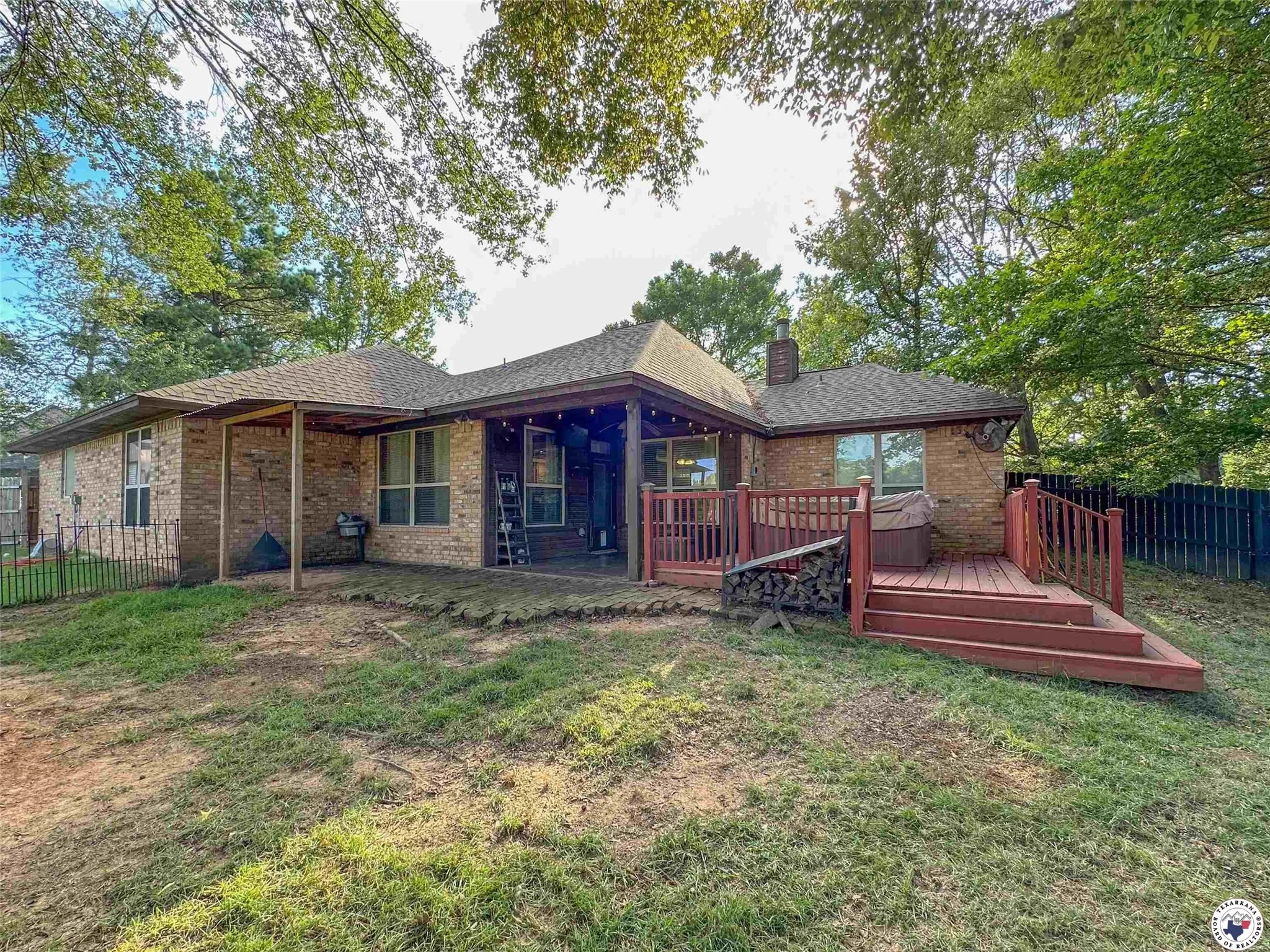 Single Family Residence For Sale in Bowie County , 1408 N FM 2148, Texarkana, Texas 75501, 3 Bedroom, 2 Bathroom, 2 Garage spaces, 1,888 Sqft, built in 2006, mls#21333318, Real Estate Agent in Texarkana, Homes For Sale in Bowie county, Homes For Sale in Texarkana, Realtor in Texarkana Texas, Real Estate Brokerage Independent Realty Texas, Luminita Cordes Realtor